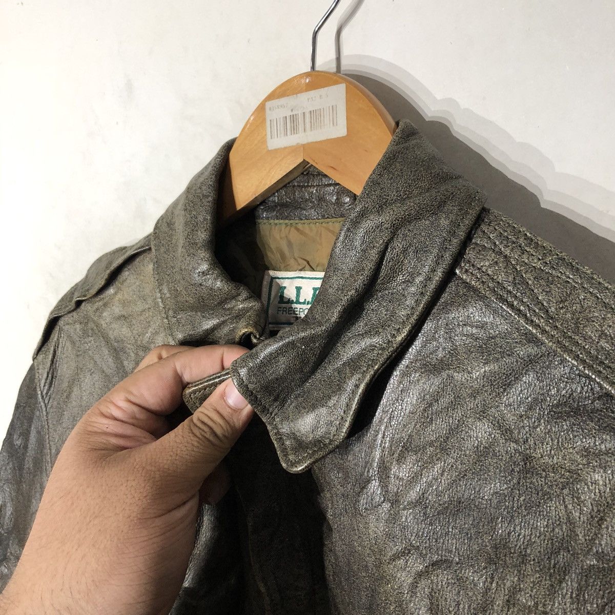 Japanese Brand VINTAGE 80's L.L.BEAN LEATHER JACKET BOMBER JACKET Size US S / EU 44-46 / 1 - 6 Thumbnail