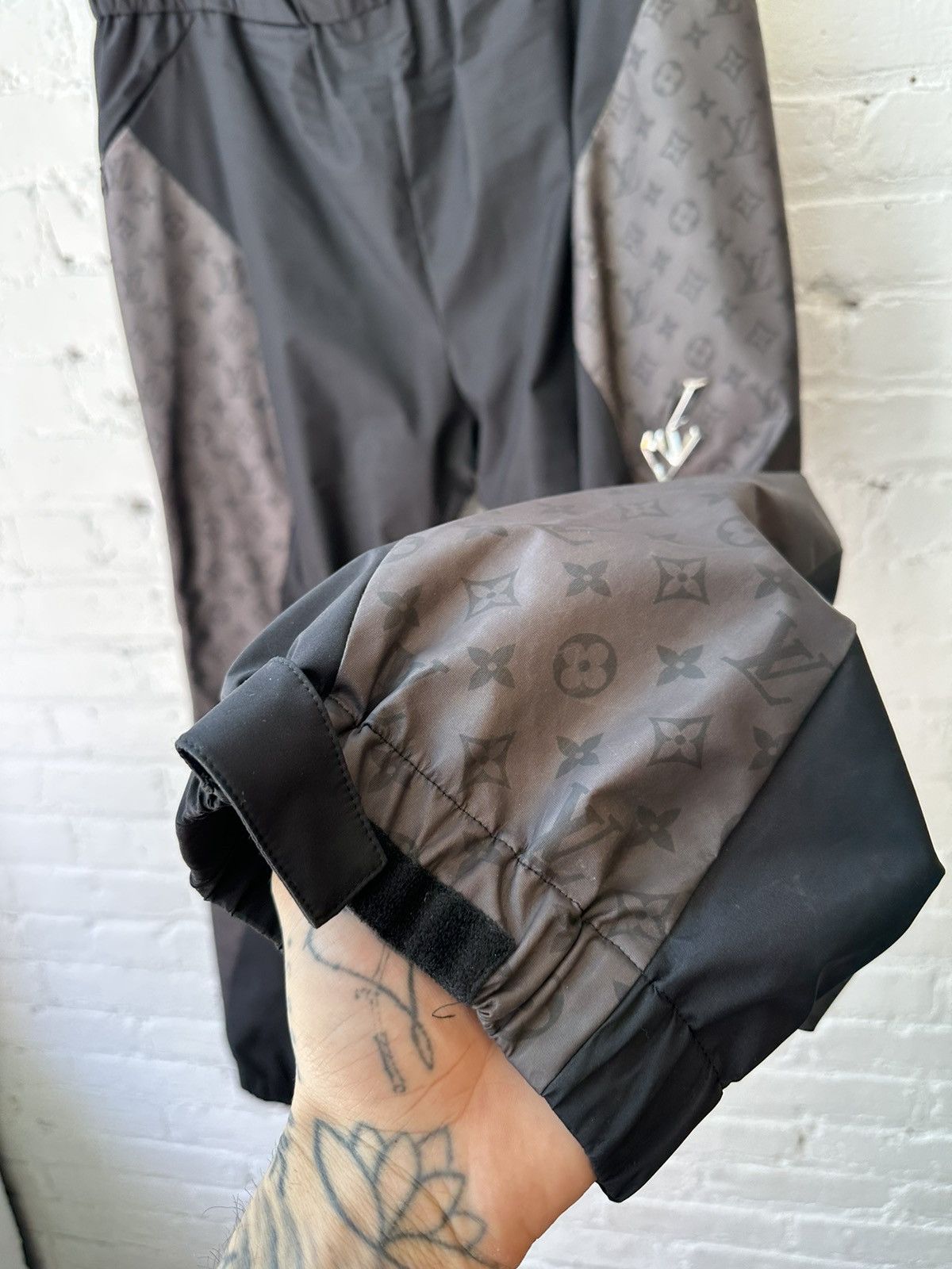 Louis Vuitton × Virgil Abloh LV Virgil Louis Vuitton Jogger Logo Pants Fits L- XXL Size US 34 / EU 50 - 8 Thumbnail