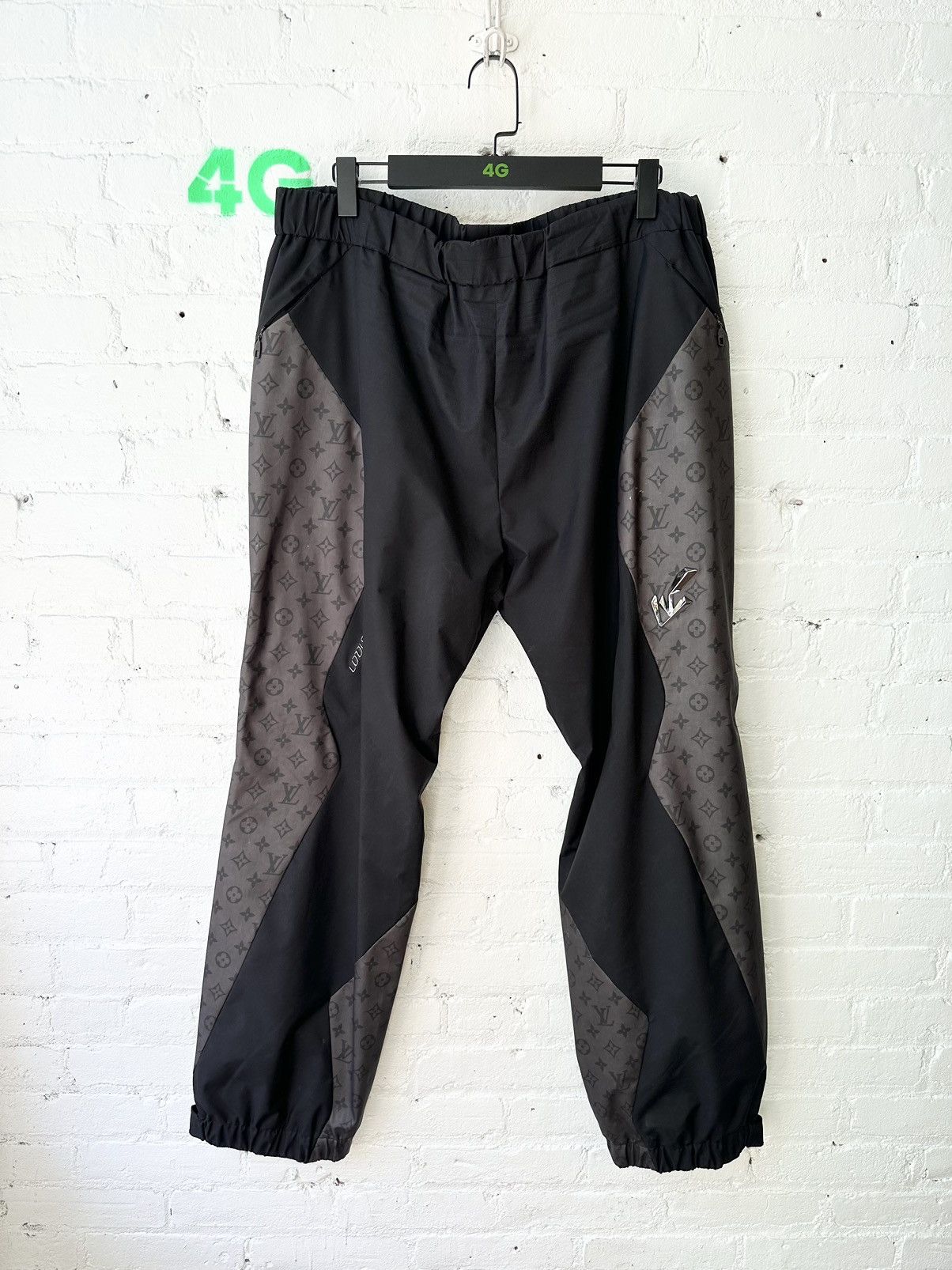 image of Lv Virgil Louis Vuitton Jogger Logo Pants Fits L- Xxl in Black, Men's (Size 34)