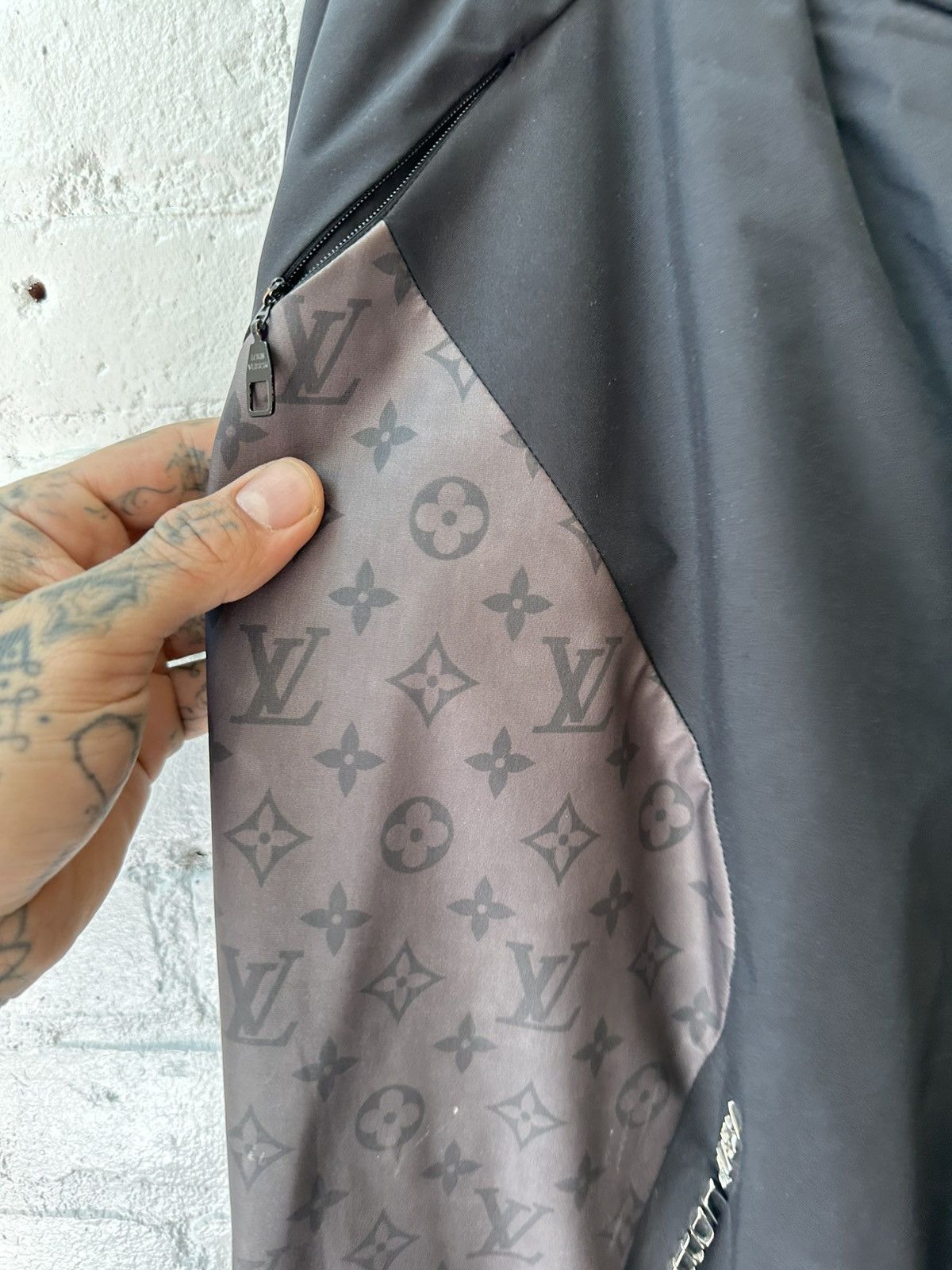 Louis Vuitton × Virgil Abloh LV Virgil Louis Vuitton Jogger Logo Pants Fits L- XXL Size US 34 / EU 50 - 4 Thumbnail