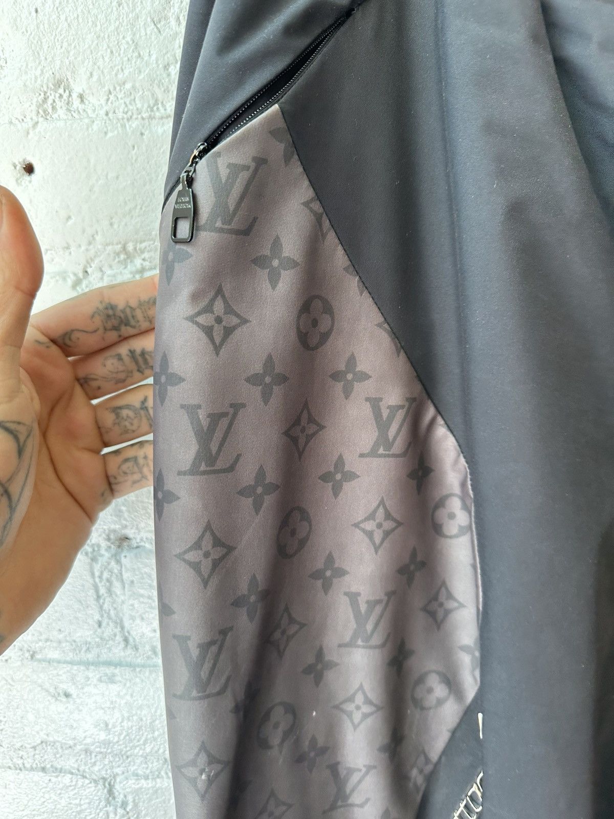 Louis Vuitton × Virgil Abloh LV Virgil Louis Vuitton Jogger Logo Pants Fits L- XXL Size US 34 / EU 50 - 5 Thumbnail