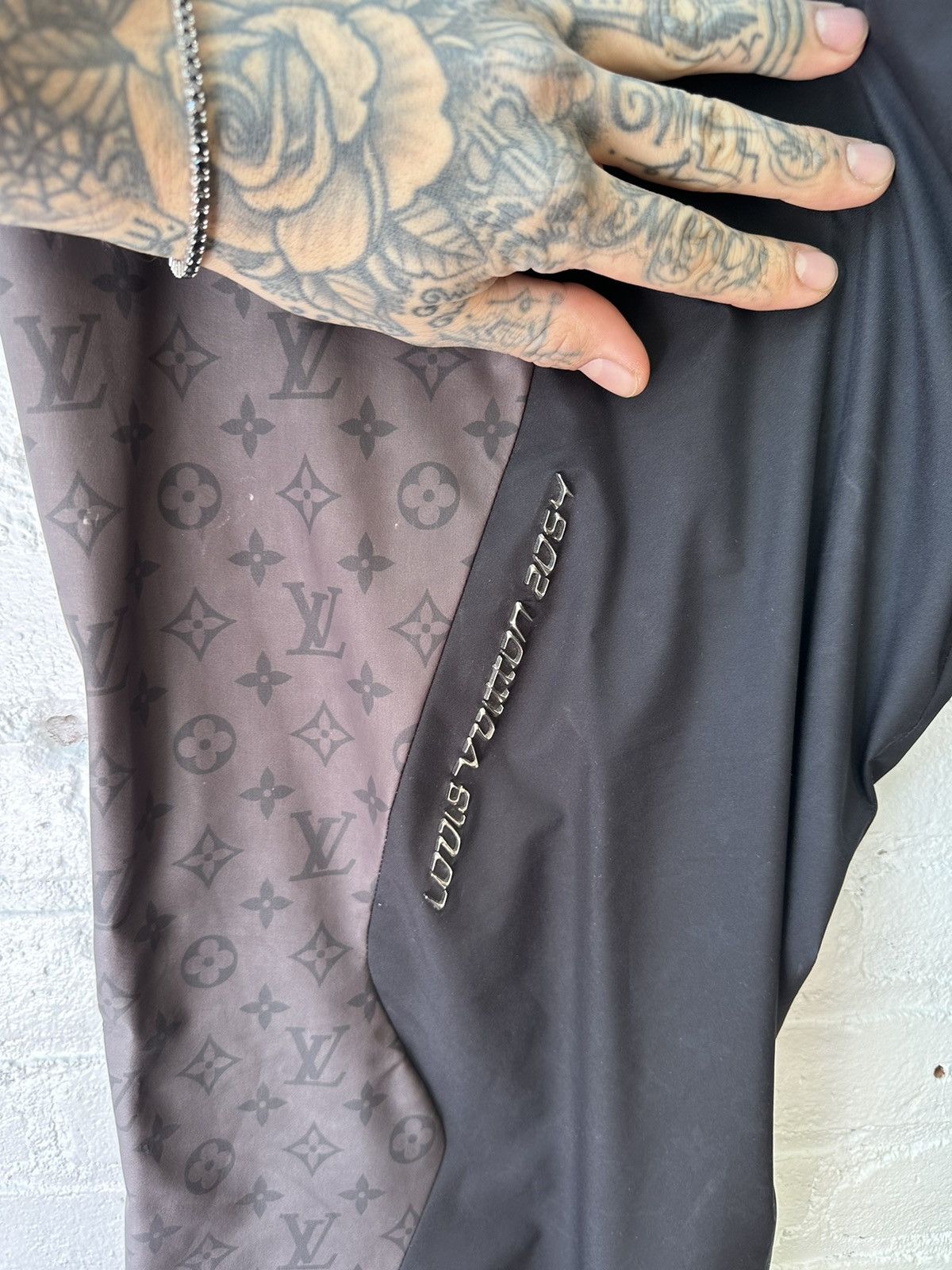 Louis Vuitton × Virgil Abloh LV Virgil Louis Vuitton Jogger Logo Pants Fits L- XXL Size US 34 / EU 50 - 3 Thumbnail