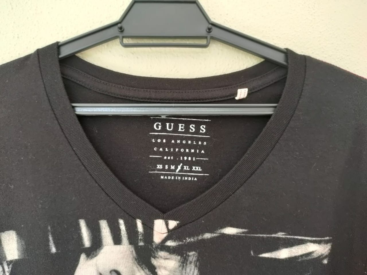 Designer Guess Long Sleeve T Size US M / EU 48-50 / 2 - 3 Thumbnail