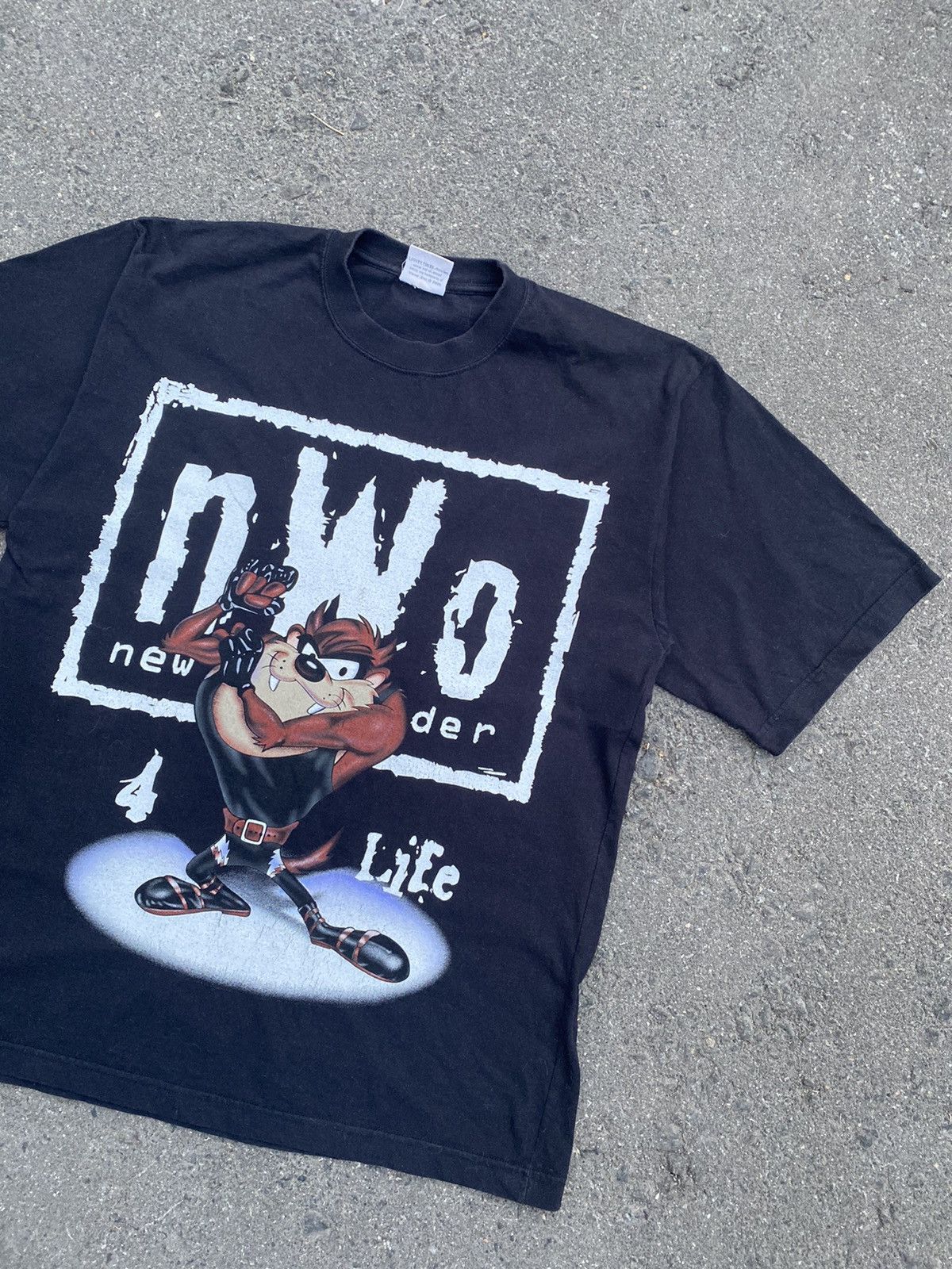 Cartoon Network × Vintage × WWE 2000 Looney Tunes Taz nWo Wrestling Tee Size US XL / EU 56 / 4 - 1 Thumbnail