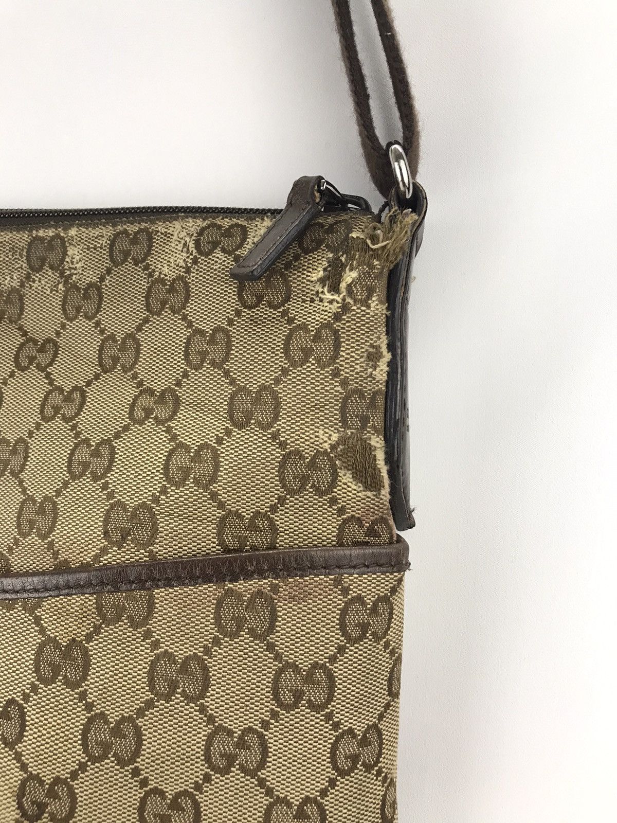 Gucci ❌Last Drop❌🔥Rare🔥Auth Vintage Gucci GG Cross body bag Size ONE SIZE - 3 Thumbnail