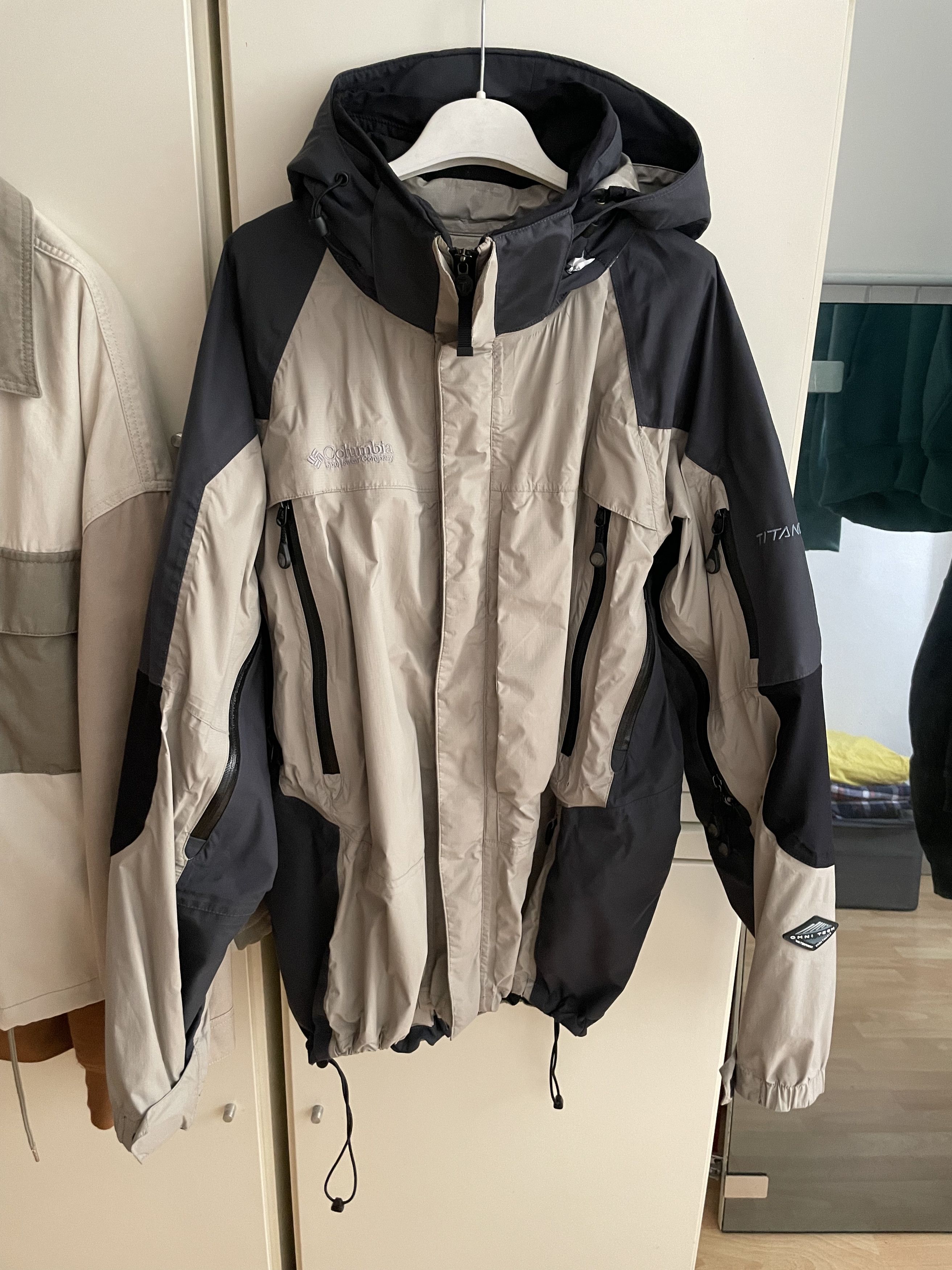 Columbia Jacket Shell size L