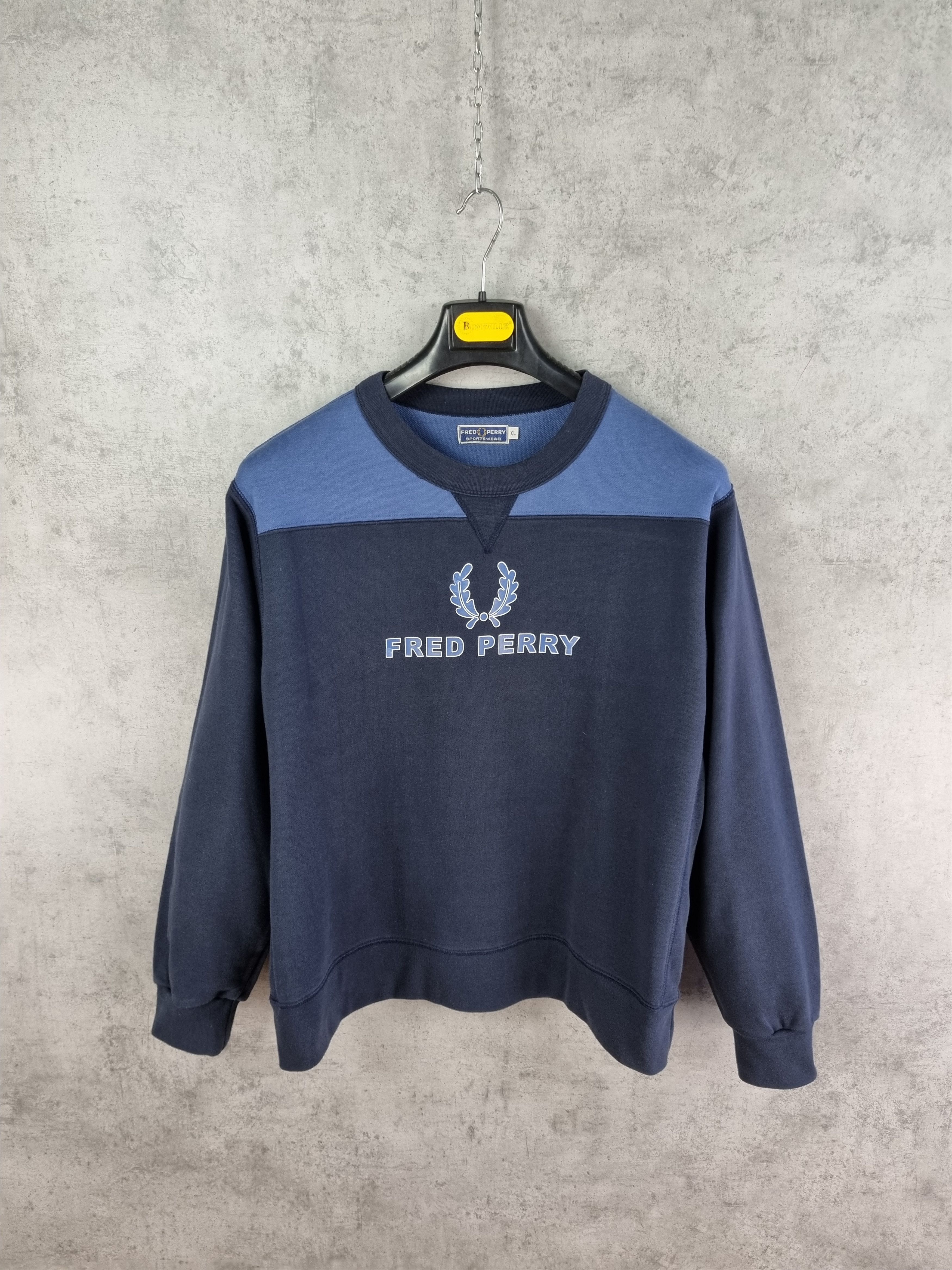 Fred Perry × Vintage 90s Fred Perry Vintage Big Logo Sweatshirt Size US M / EU 48-50 / 2 - 5 Thumbnail