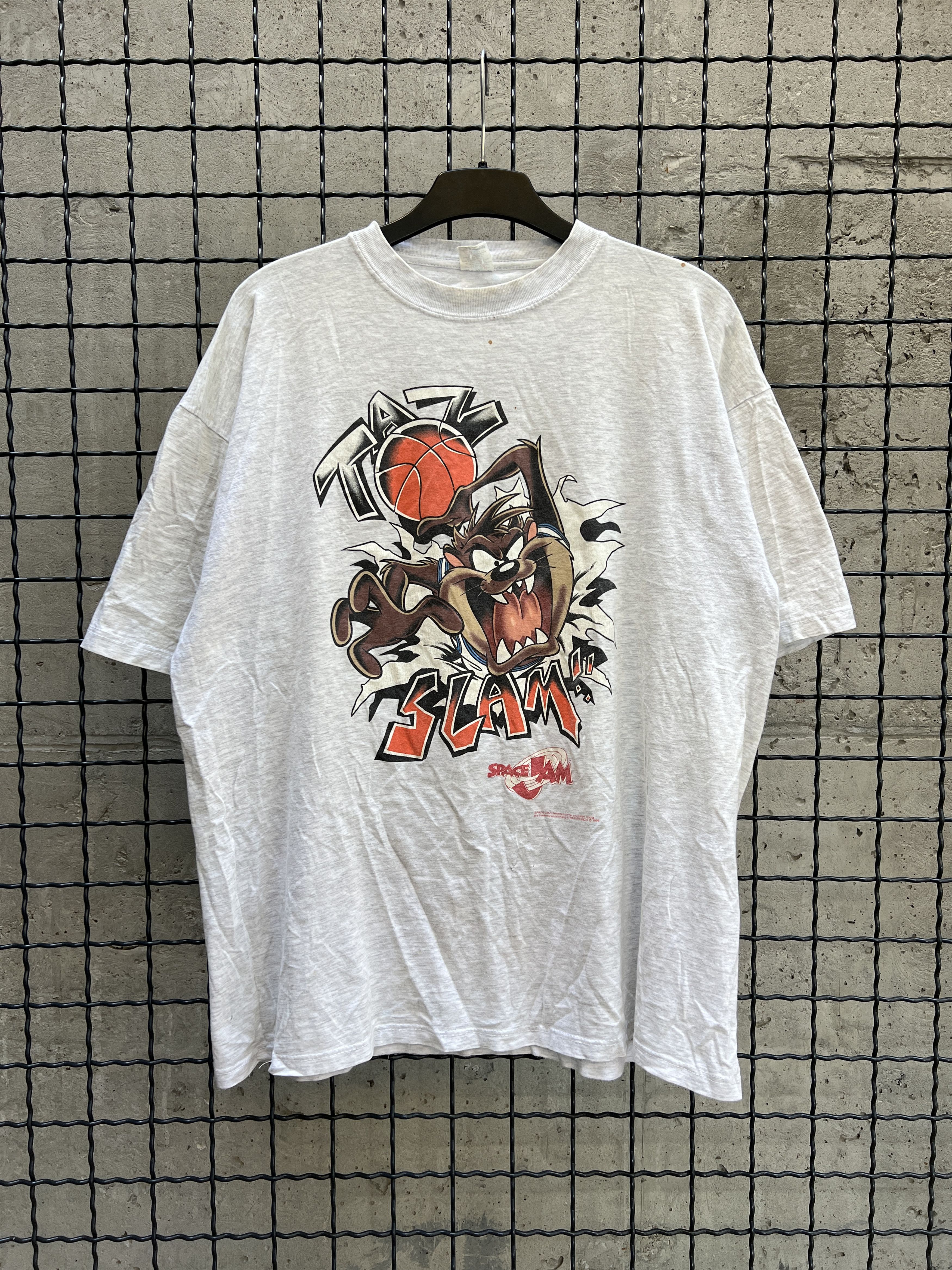 Cartoon Network Looney Tunes Space Jam 1996 Taz Basketball vintage tee Size US XL / EU 56 / 4 - 1 Thumbnail