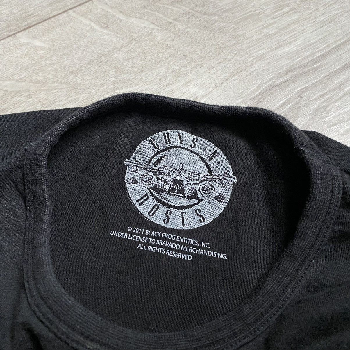 Band Tees VINTAGE GUNS N ROSES REVOLVER LICENSED T SHIRT Size US L / EU 52-54 / 3 - 4 Thumbnail