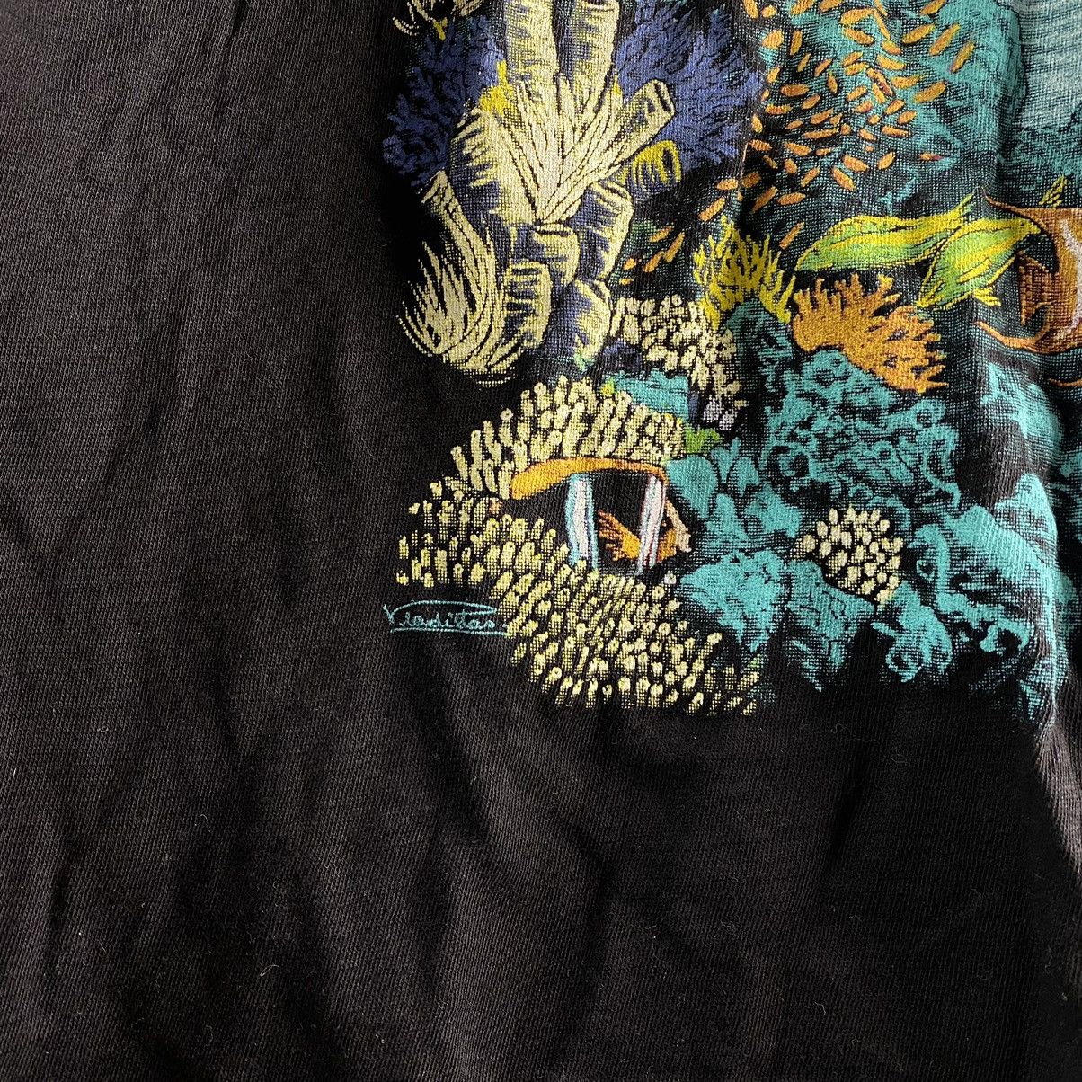 Other VINTAGE 90s DOLPHINS ANIMALS 3D MULTICOLOUR BOXY T SHIRT Size US M / EU 48-50 / 2 - 4 Thumbnail