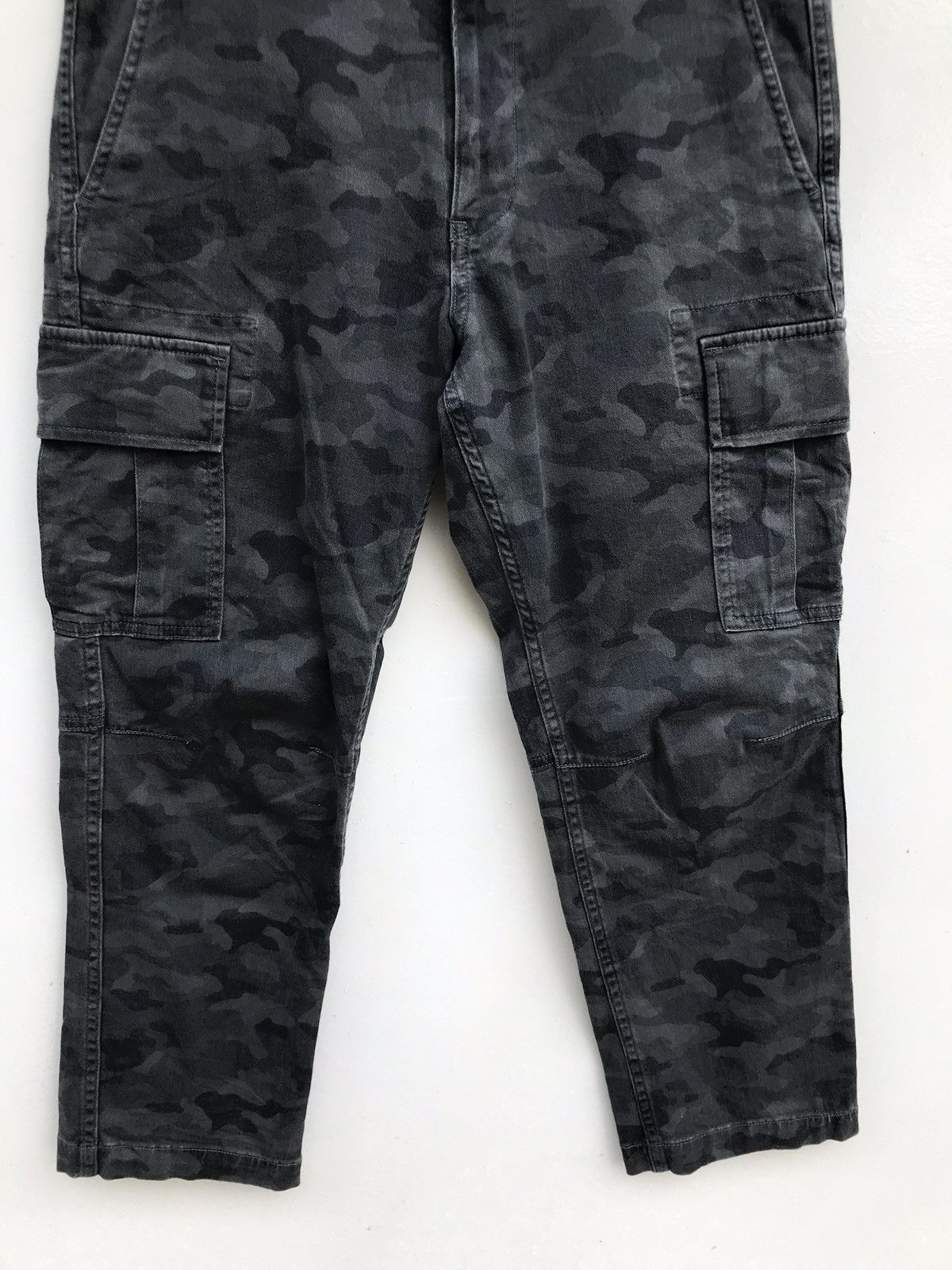 Japanese Brand × Uniqlo Uniqlo Camouflage Cargo Cropped Pants Size US 30 / EU 46 - 4 Thumbnail