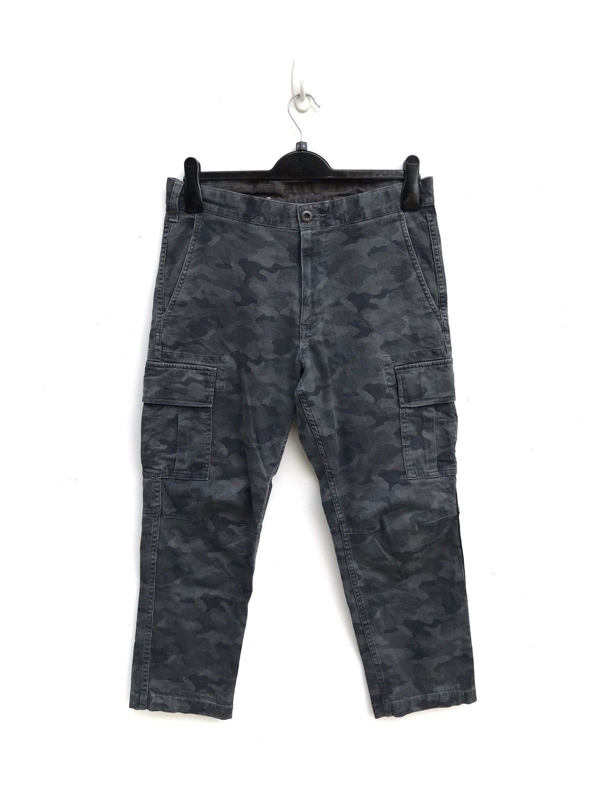 Japanese Brand × Uniqlo Uniqlo Camouflage Cargo Cropped Pants Size US 30 / EU 46 - 1 Thumbnail
