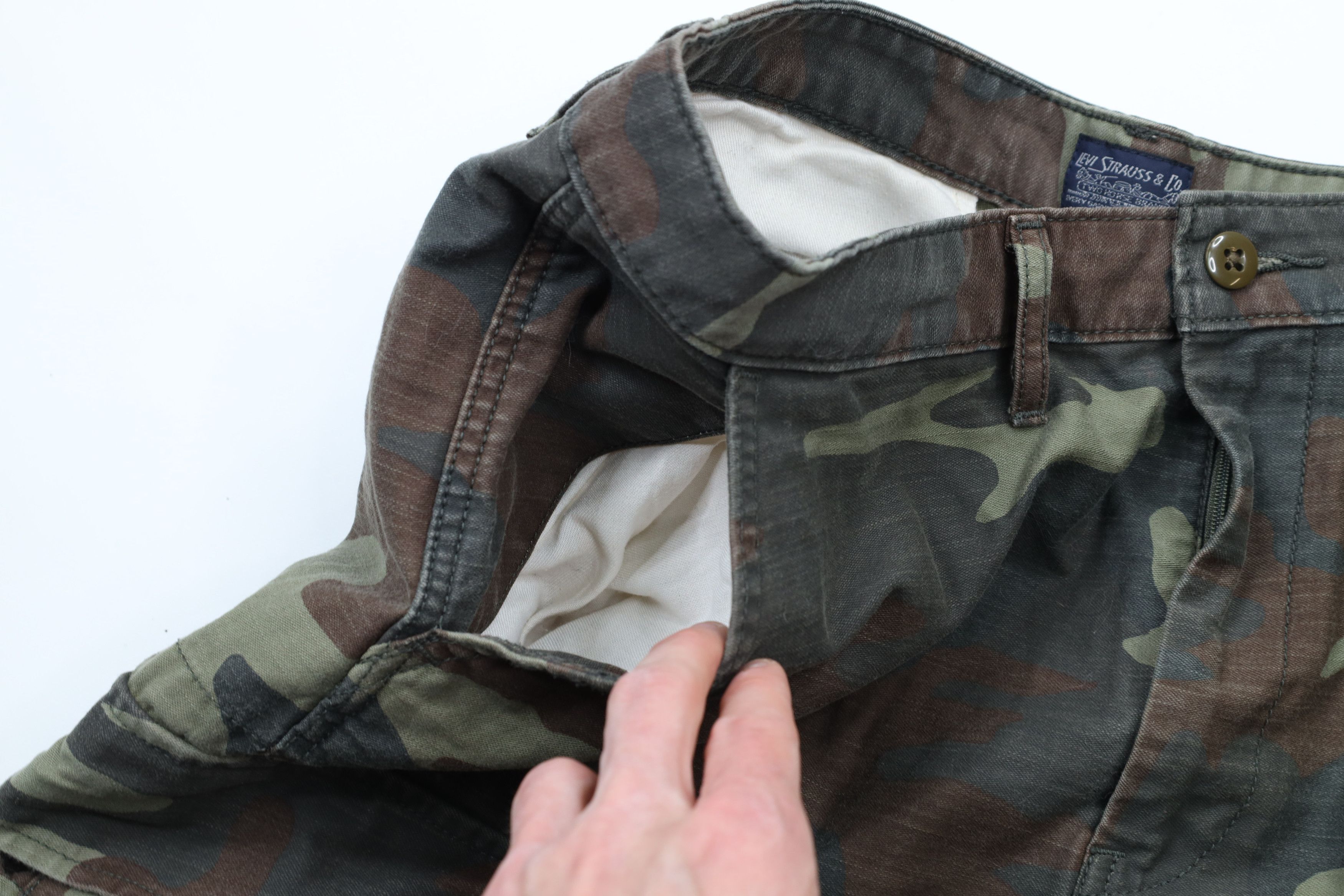 Levi's × Vintage Vintage Levis Custom Hemmed Knee Camouflage Cargo Shorts Size US 34 / EU 50 - 6 Thumbnail