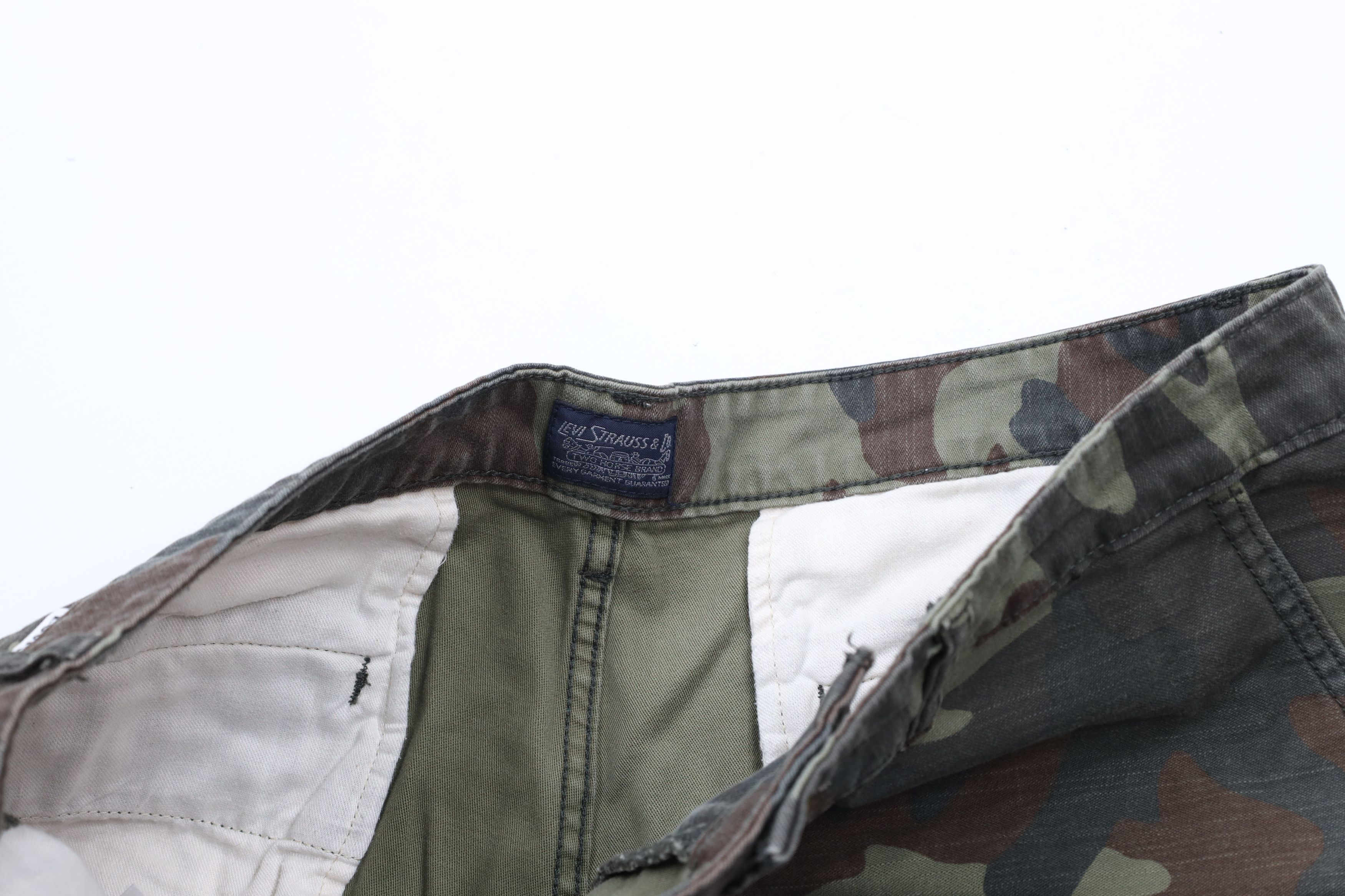 Levi's × Vintage Vintage Levis Custom Hemmed Knee Camouflage Cargo Shorts Size US 34 / EU 50 - 7 Thumbnail