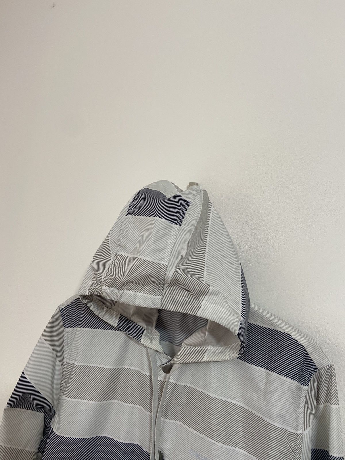 Oakley Oakley vintage Jacket y2k style hype Size US S / EU 44-46 / 1 - 11 Thumbnail