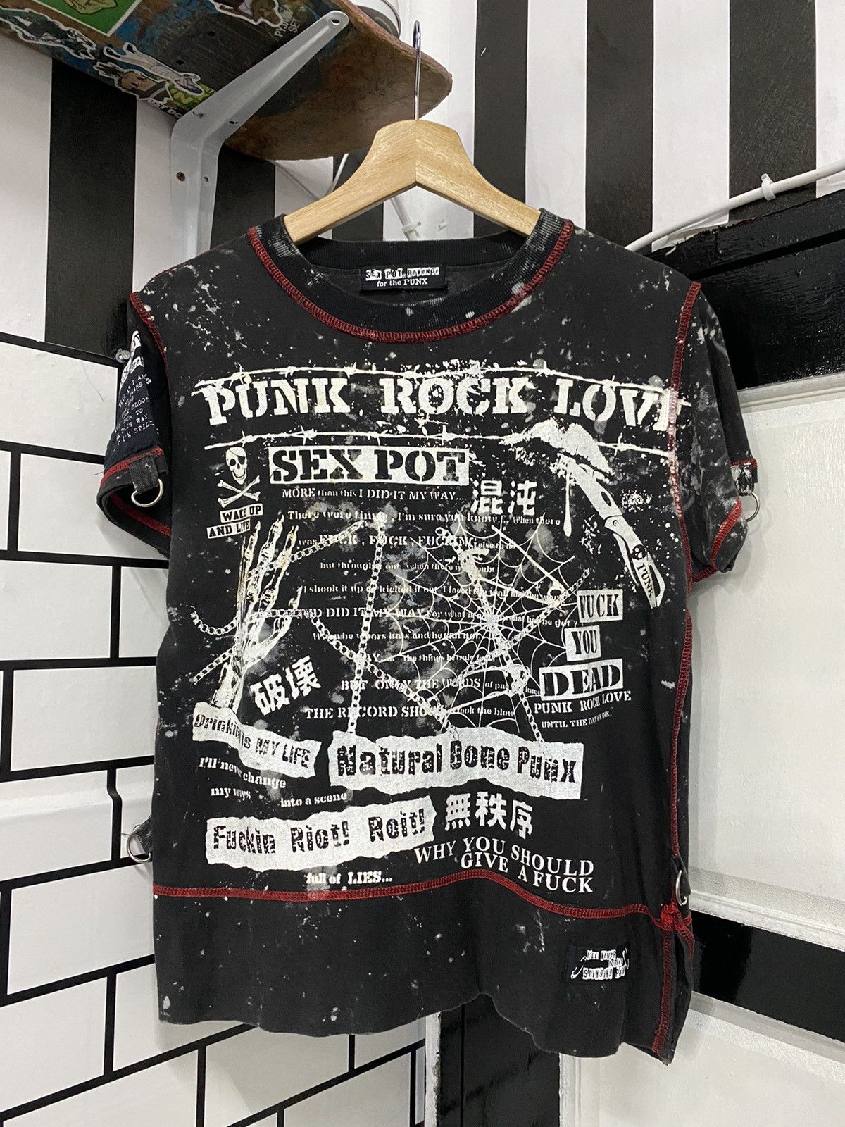 Japanese Brand Vintage Sex Pot Revenge Bondage Boxy Tshirt Size US M / EU 48-50 / 2 - 1 Thumbnail
