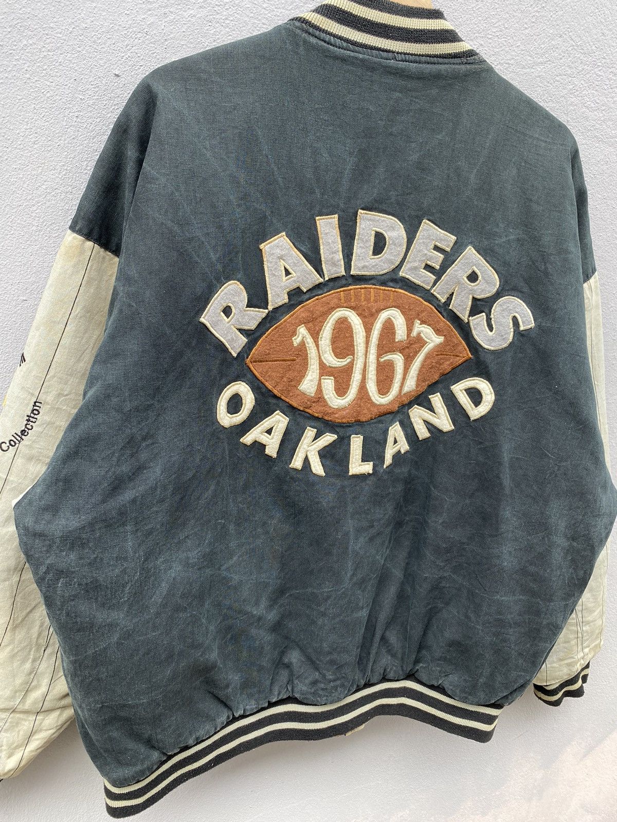 NFL Vintage Rare Oakland RAIDERS by MIRAGE Reversible NFL Bomber Size US XXL / EU 58 / 5 - 2 Thumbnail