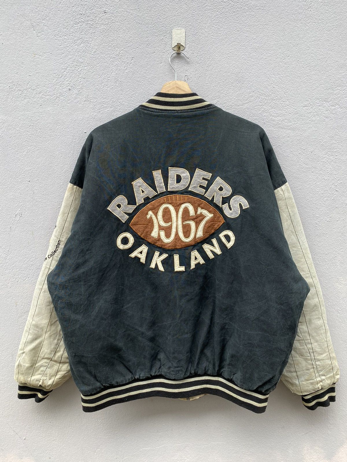 NFL Vintage Rare Oakland RAIDERS by MIRAGE Reversible NFL Bomber Size US XXL / EU 58 / 5 - 1 Thumbnail