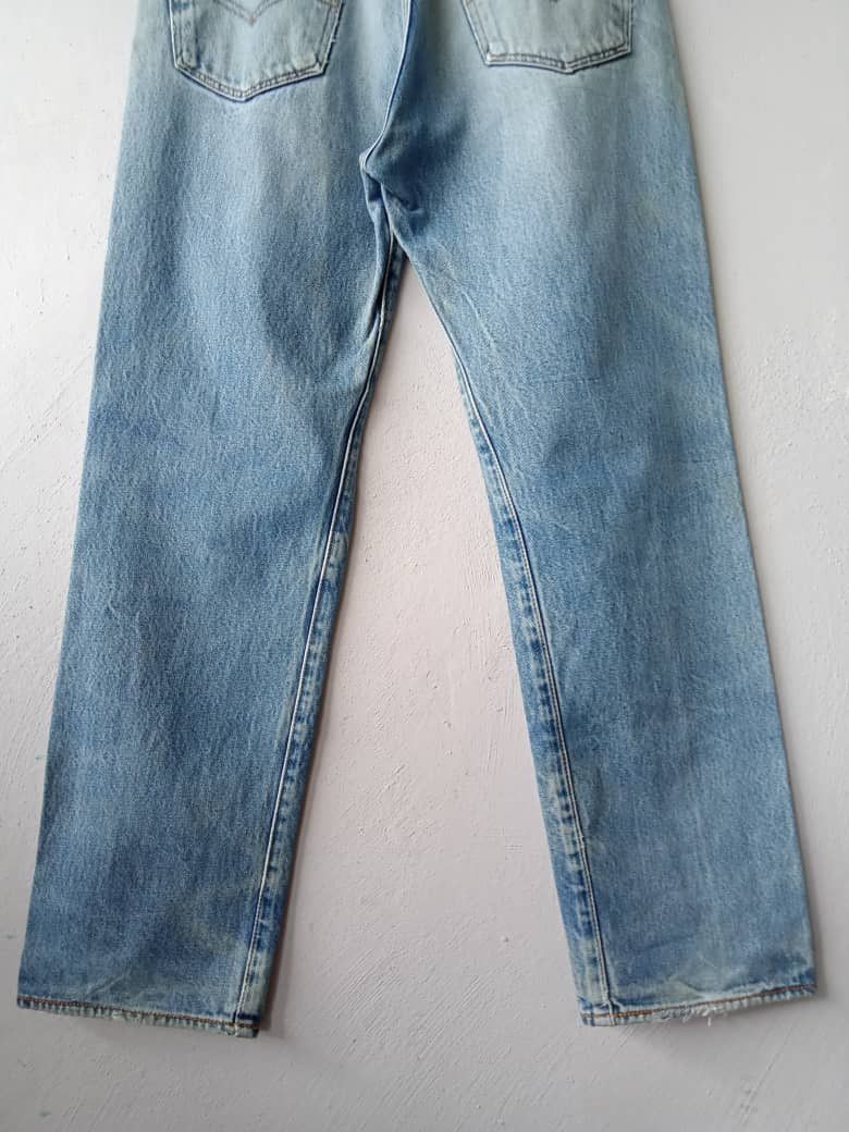 Levi's Vintage Clothing Vintage Levis 501 Distressed Medium Wash Ripped Denim Size US 31 - 11 Thumbnail
