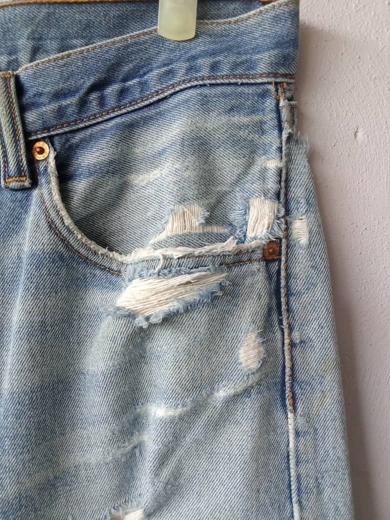 Levi's Vintage Clothing Vintage Levis 501 Distressed Medium Wash Ripped Denim Size US 31 - 3 Thumbnail