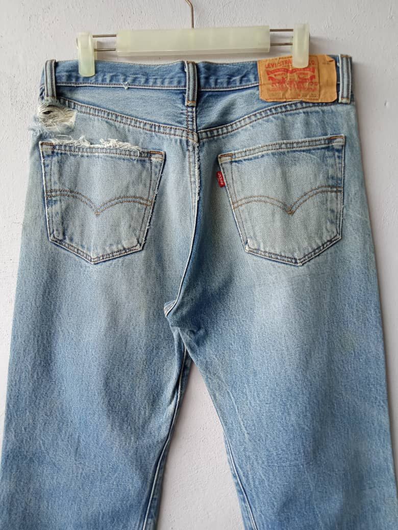 Levi's Vintage Clothing Vintage Levis 501 Distressed Medium Wash Ripped Denim Size US 31 - 10 Thumbnail