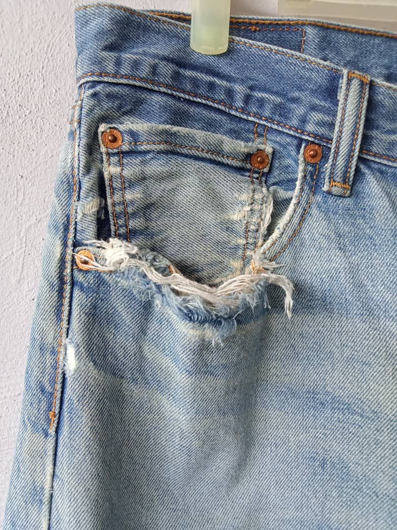 Levi's Vintage Clothing Vintage Levis 501 Distressed Medium Wash Ripped Denim Size US 31 - 8 Thumbnail