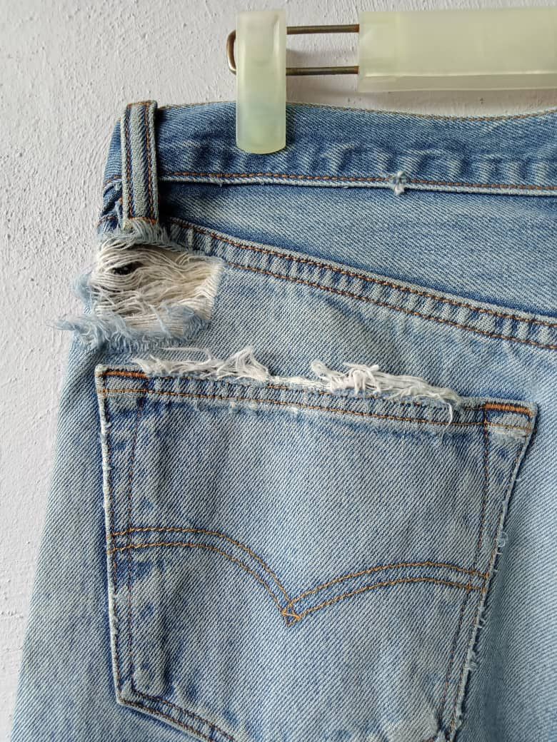 Levi's Vintage Clothing Vintage Levis 501 Distressed Medium Wash Ripped Denim Size US 31 - 12 Thumbnail