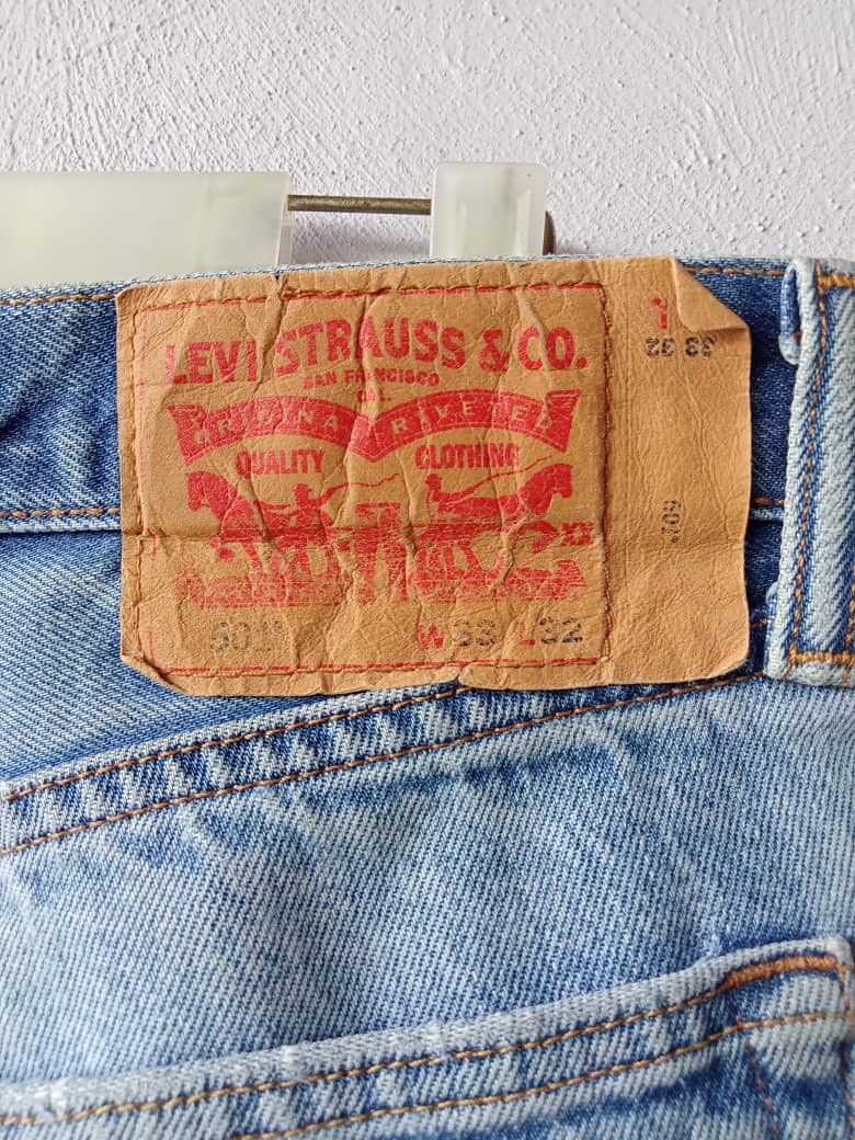 Levi's Vintage Clothing Vintage Levis 501 Distressed Medium Wash Ripped Denim Size US 31 - 14 Thumbnail