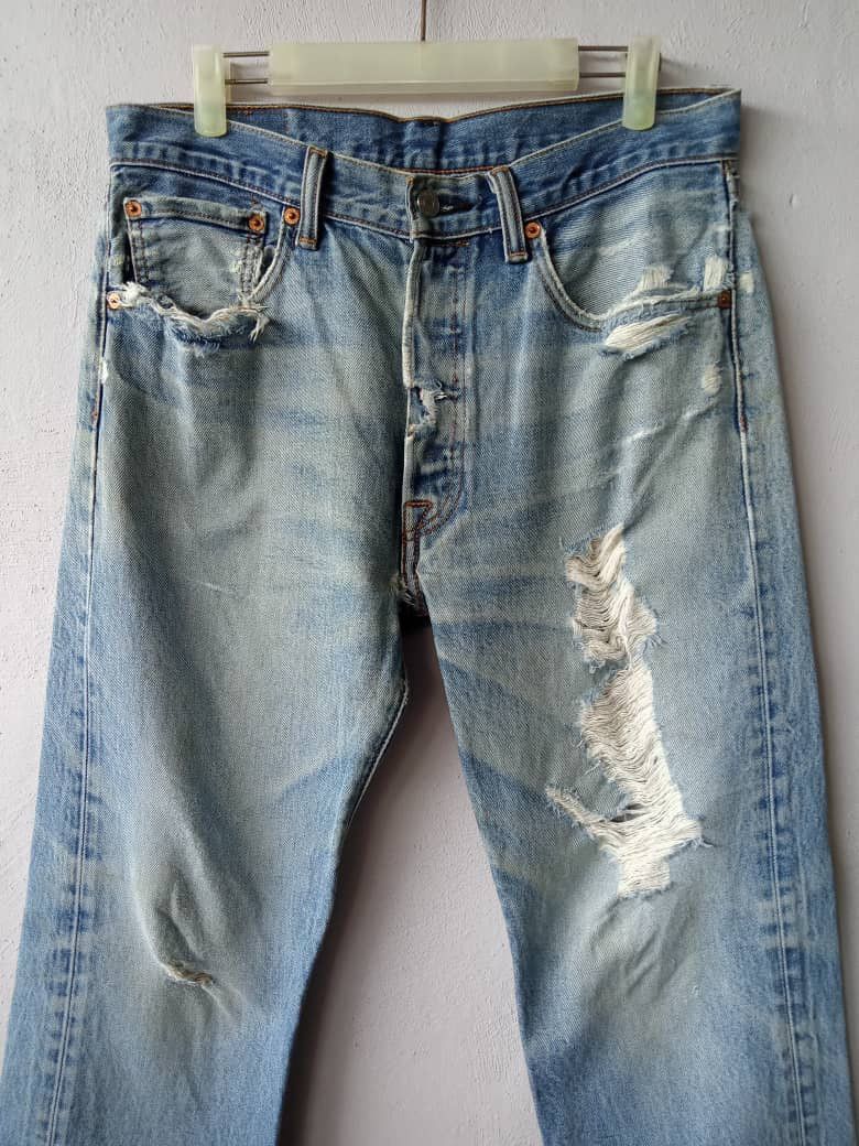 Levi's Vintage Clothing Vintage Levis 501 Distressed Medium Wash Ripped Denim Size US 31 - 2 Thumbnail