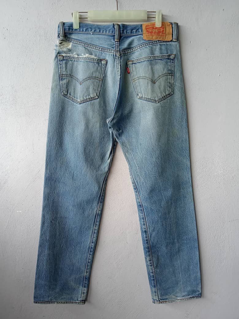 Levi's Vintage Clothing Vintage Levis 501 Distressed Medium Wash Ripped Denim Size US 31 - 9 Thumbnail