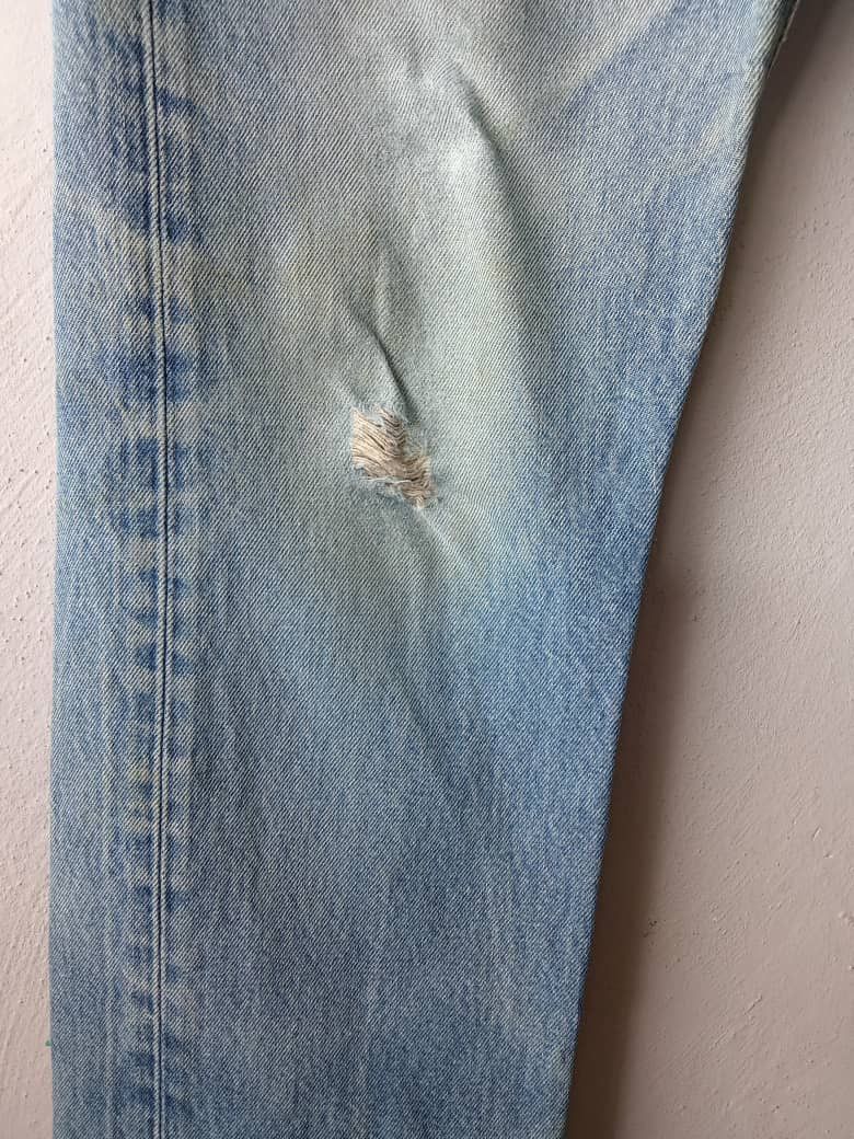 Levi's Vintage Clothing Vintage Levis 501 Distressed Medium Wash Ripped Denim Size US 31 - 7 Thumbnail