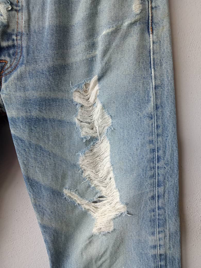 Levi's Vintage Clothing Vintage Levis 501 Distressed Medium Wash Ripped Denim Size US 31 - 4 Thumbnail