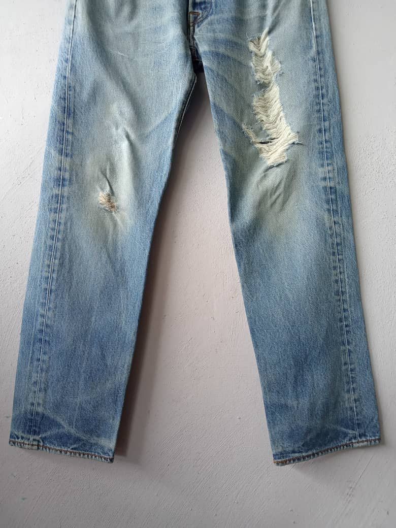 Levi's Vintage Clothing Vintage Levis 501 Distressed Medium Wash Ripped Denim Size US 31 - 6 Thumbnail