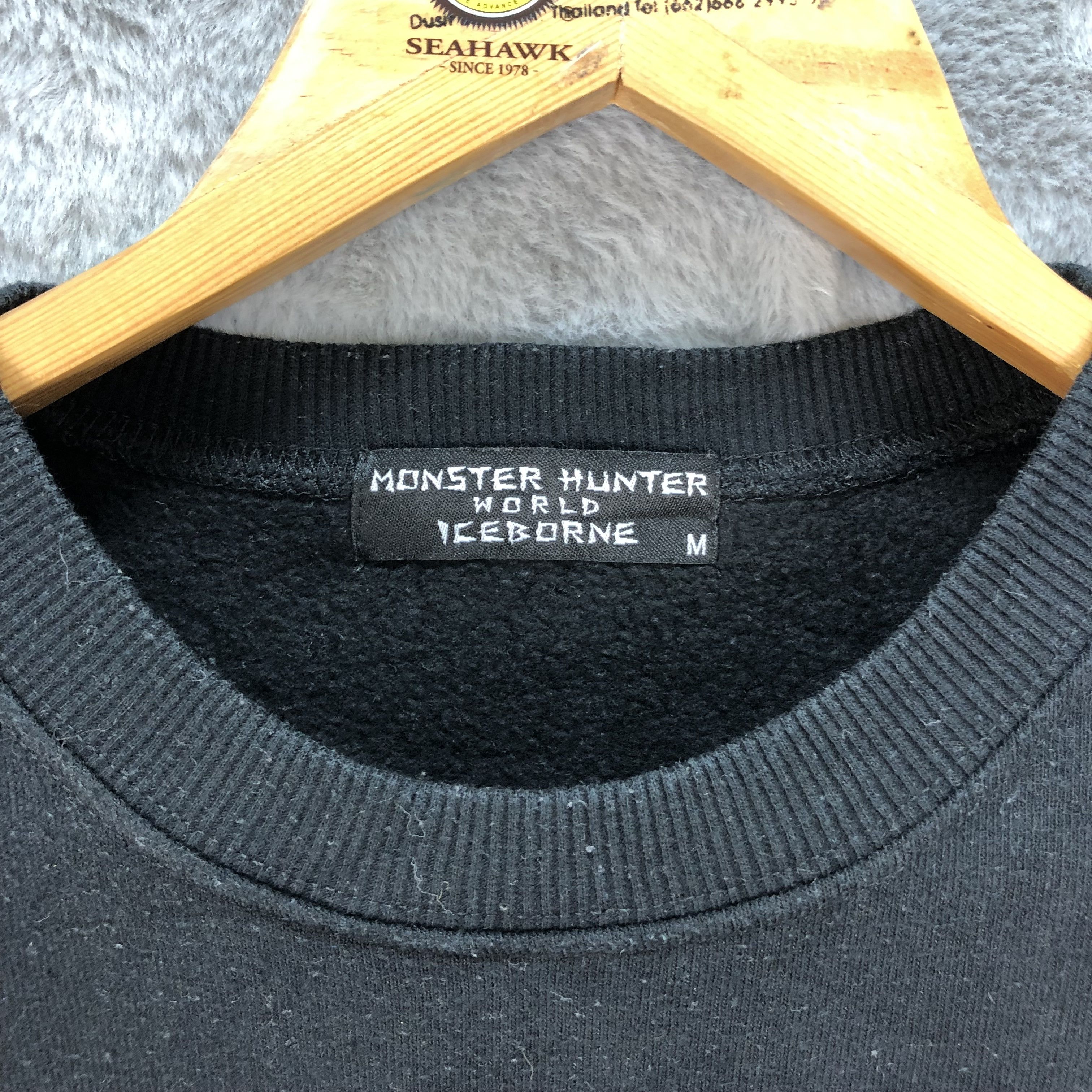 Japanese Brand MONSTER HUNTER WORLD ICEBORNE Sweatshirts #4737-166 Size US M / EU 48-50 / 2 - 7 Thumbnail