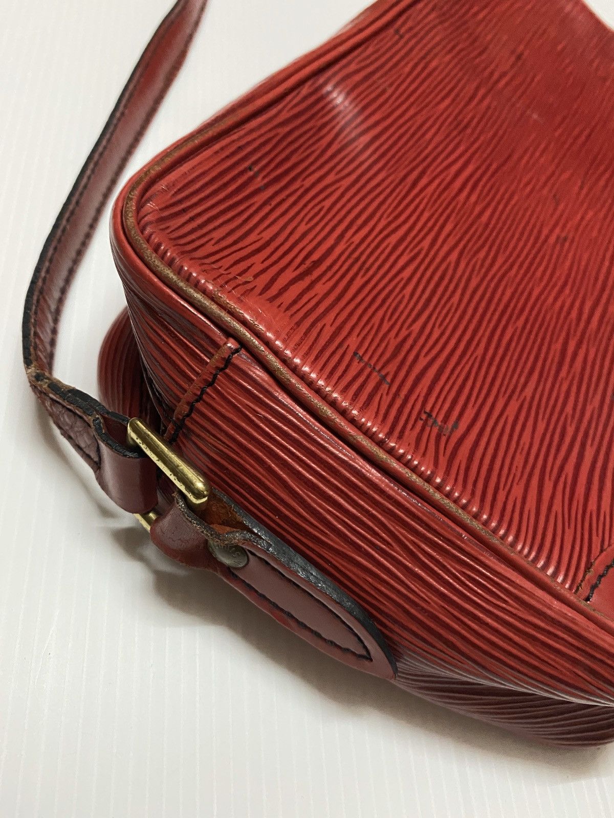 Louis Vuitton Authentic vintage Louis Vuitton Trocadero in epi Size ONE SIZE - 6 Thumbnail