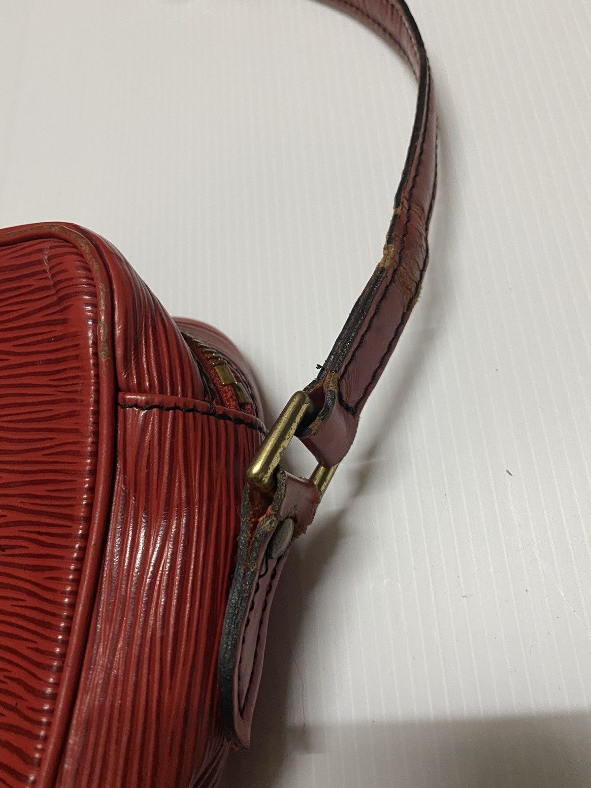 Louis Vuitton Authentic vintage Louis Vuitton Trocadero in epi Size ONE SIZE - 7 Thumbnail