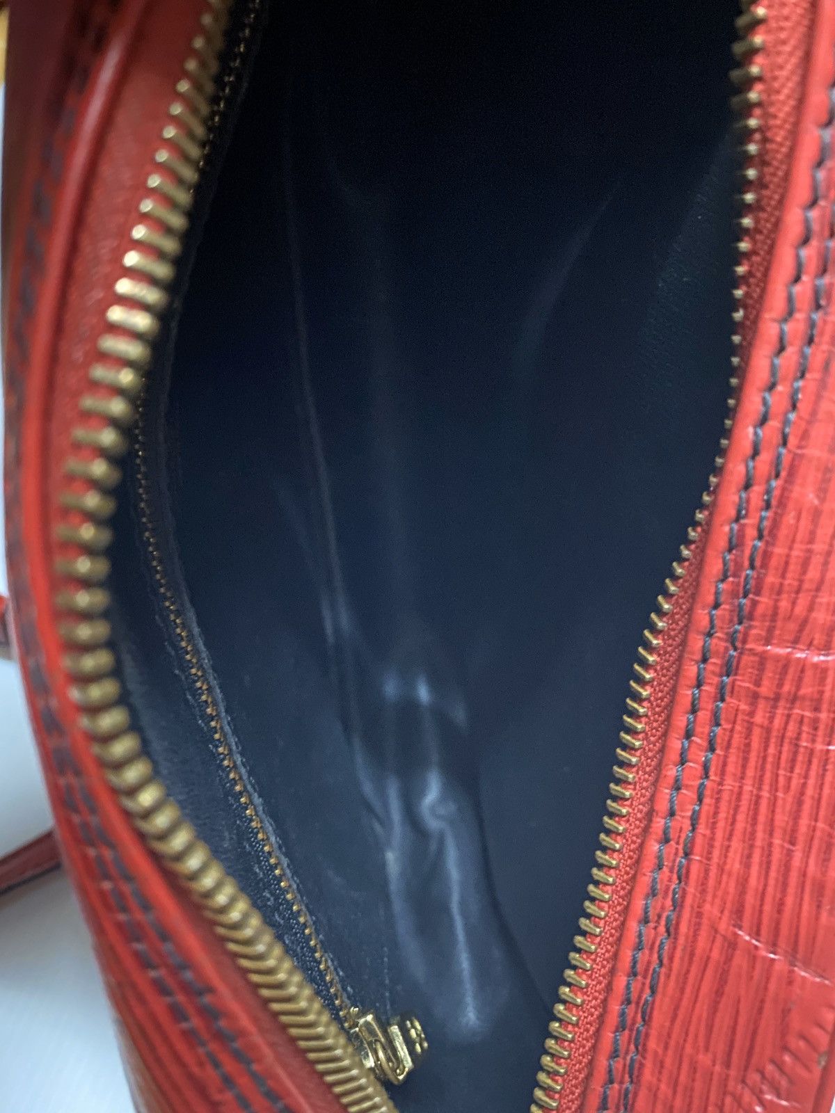 Louis Vuitton Authentic vintage Louis Vuitton Trocadero in epi Size ONE SIZE - 11 Thumbnail