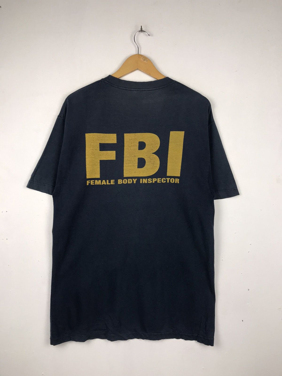 Vintage Vintage FBI Tee Shirt Female Body Inspector Size US M / EU 48-50 / 2 - 2 Thumbnail