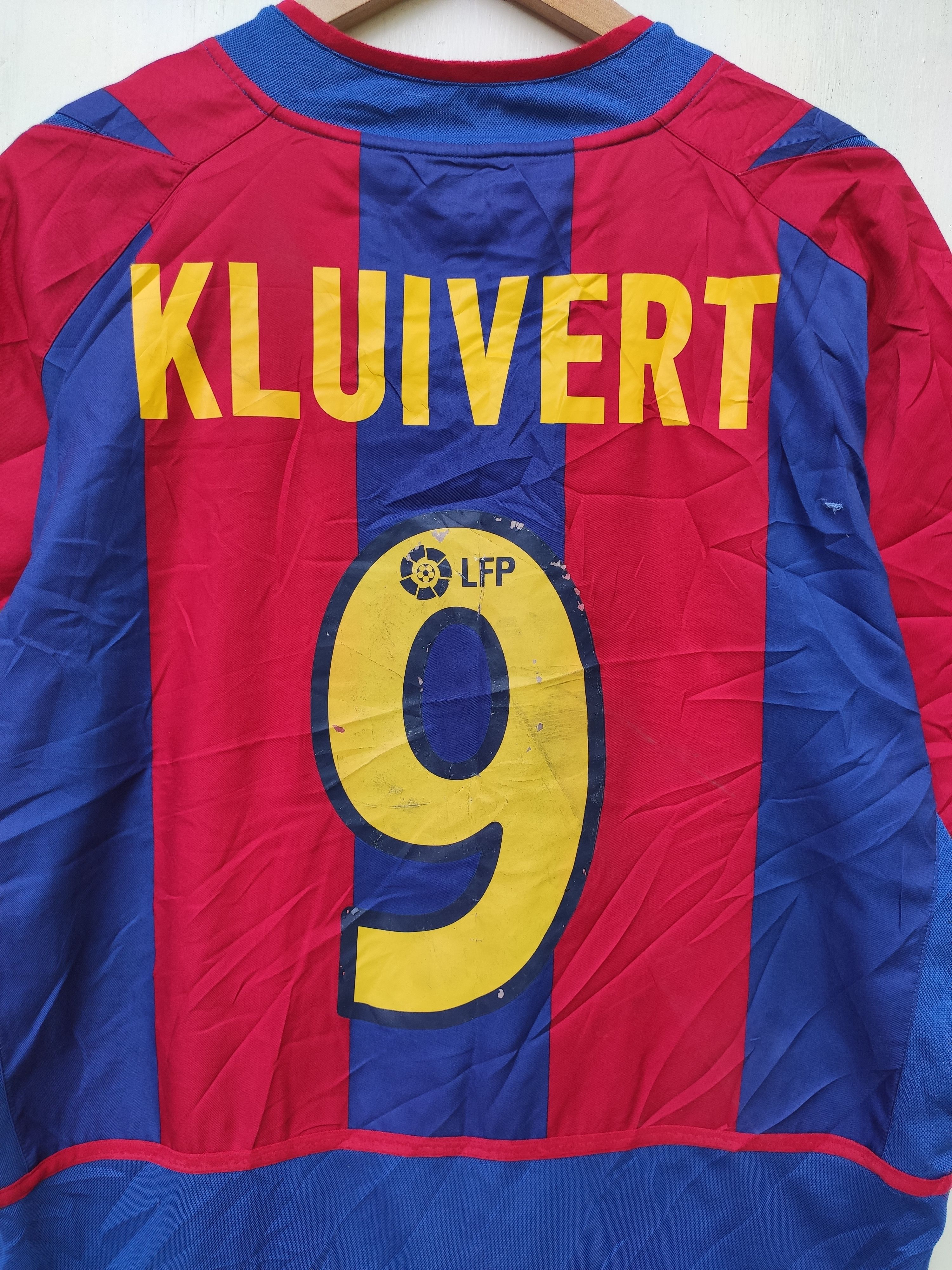 Nike Vintage Barcalona Jersey 2002 Patrick Kluivert La liga Size US L / EU 52-54 / 3 - 8 Thumbnail