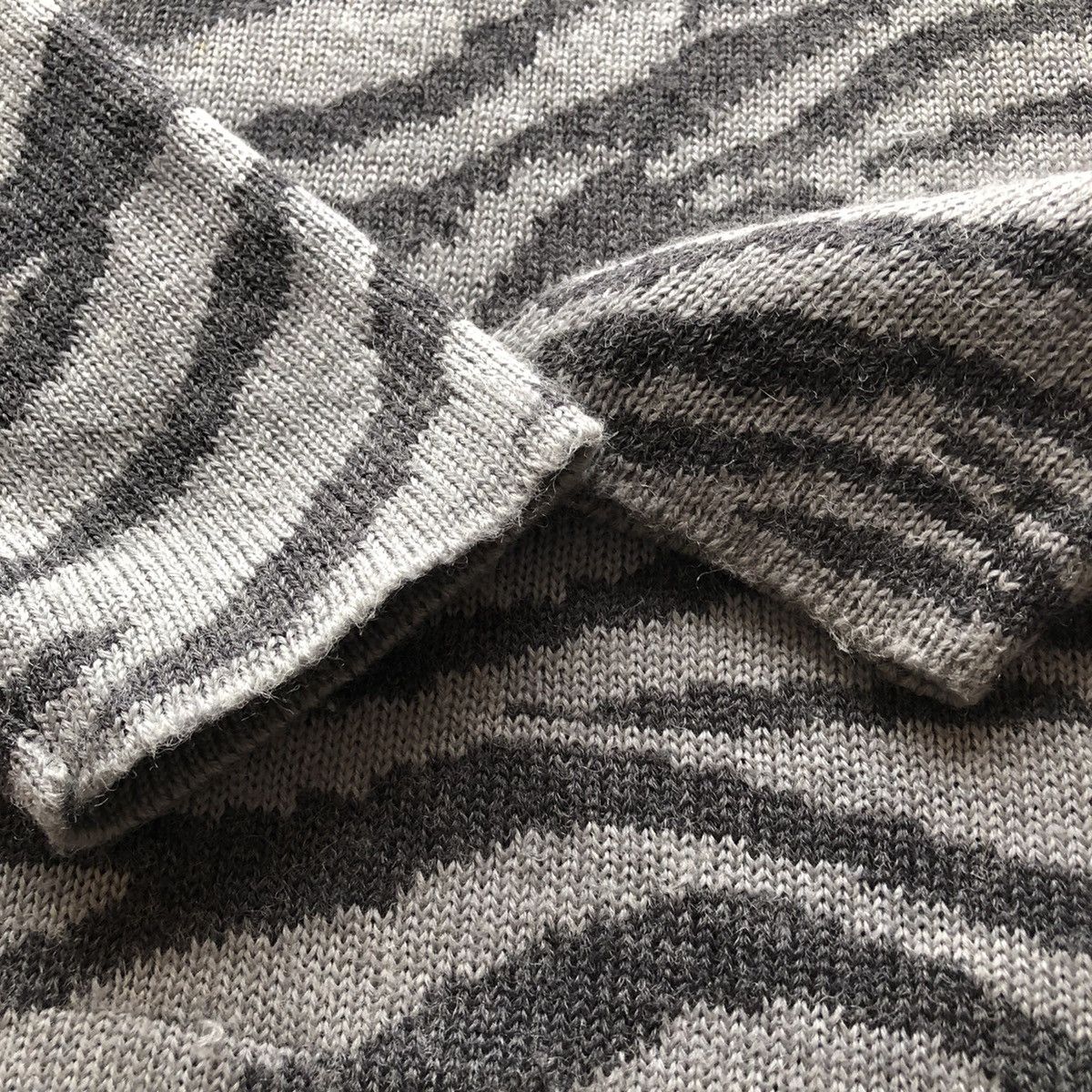 Japanese Brand Vintage 90's Sweater Zebra Stripe Knitting by Common Sense Size US M / EU 48-50 / 2 - 9 Thumbnail