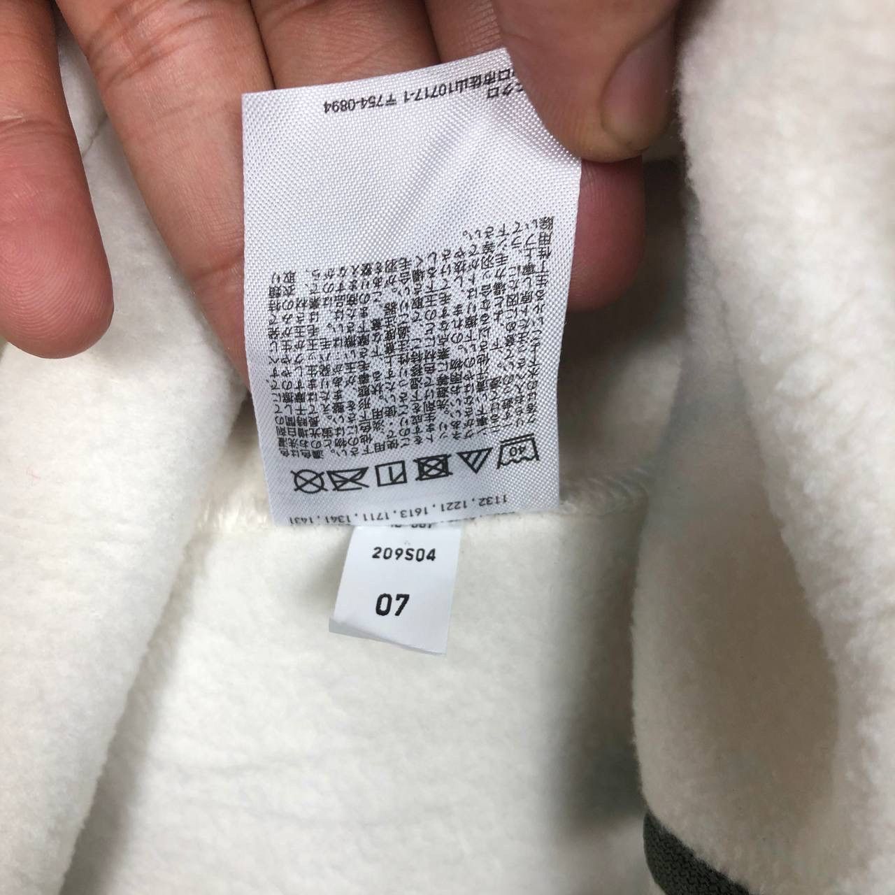 White Mountaineering Uniqlo X White Mountaineering Fleece Sweatshirt Size US L / EU 52-54 / 3 - 7 Thumbnail