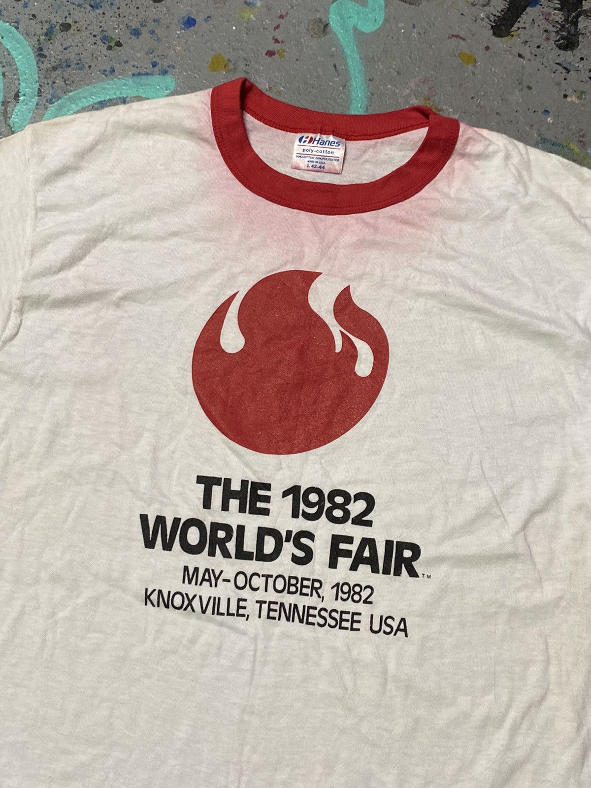 Vintage Vintage distressed 1982 worlds fair T-shirt Size US L / EU 52-54 / 3 - 1 Thumbnail