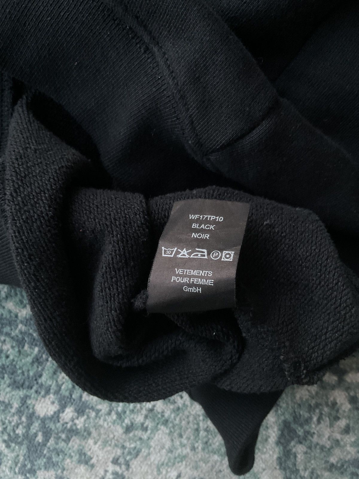Vetements AW17 Vetements Femme "Total Fucking Darkness" Hoodie Size S / US 4 / IT 40 - 8 Thumbnail