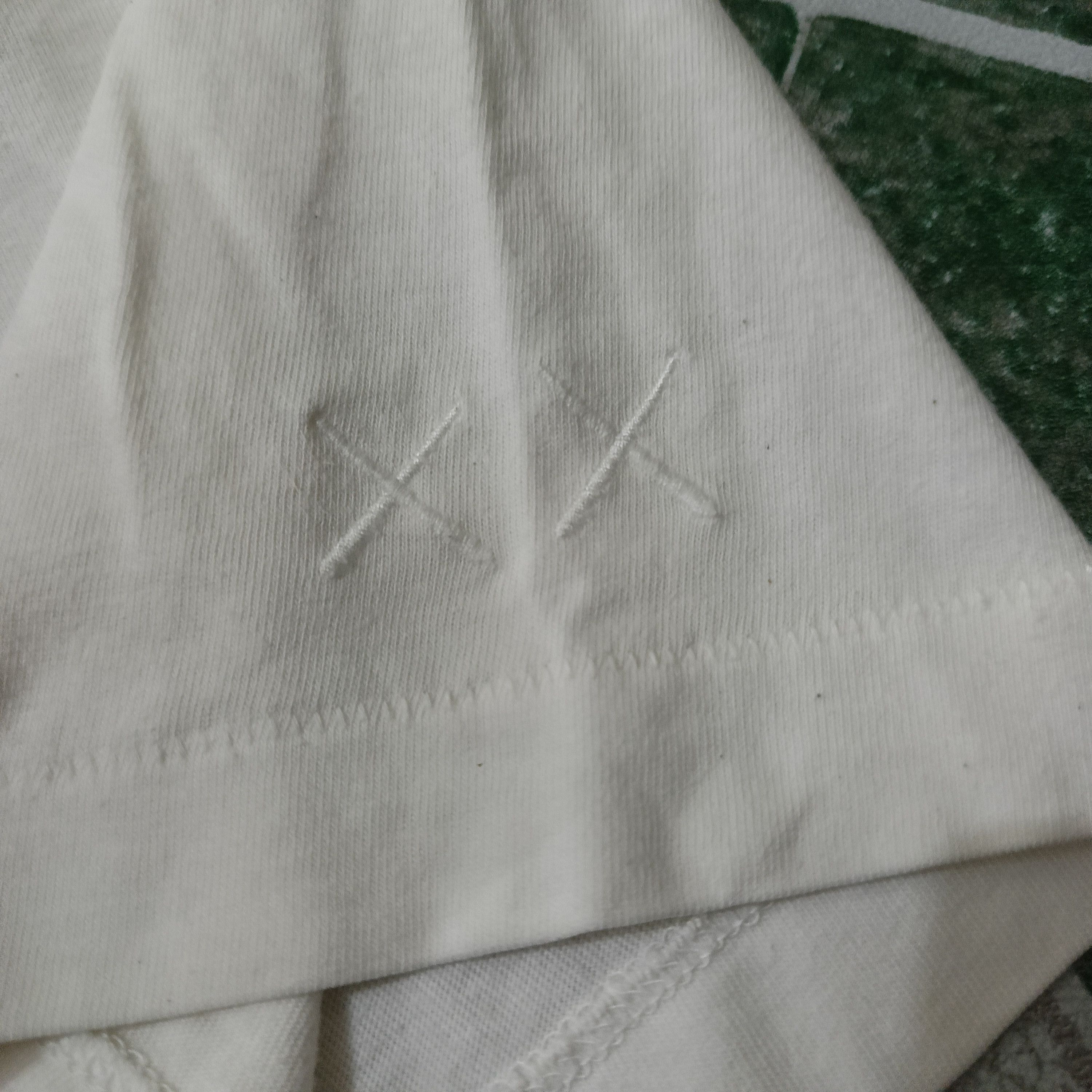 Kaws × Uniqlo Kaws Uniqlo flayed tee Size US XL / EU 56 / 4 - 5 Thumbnail