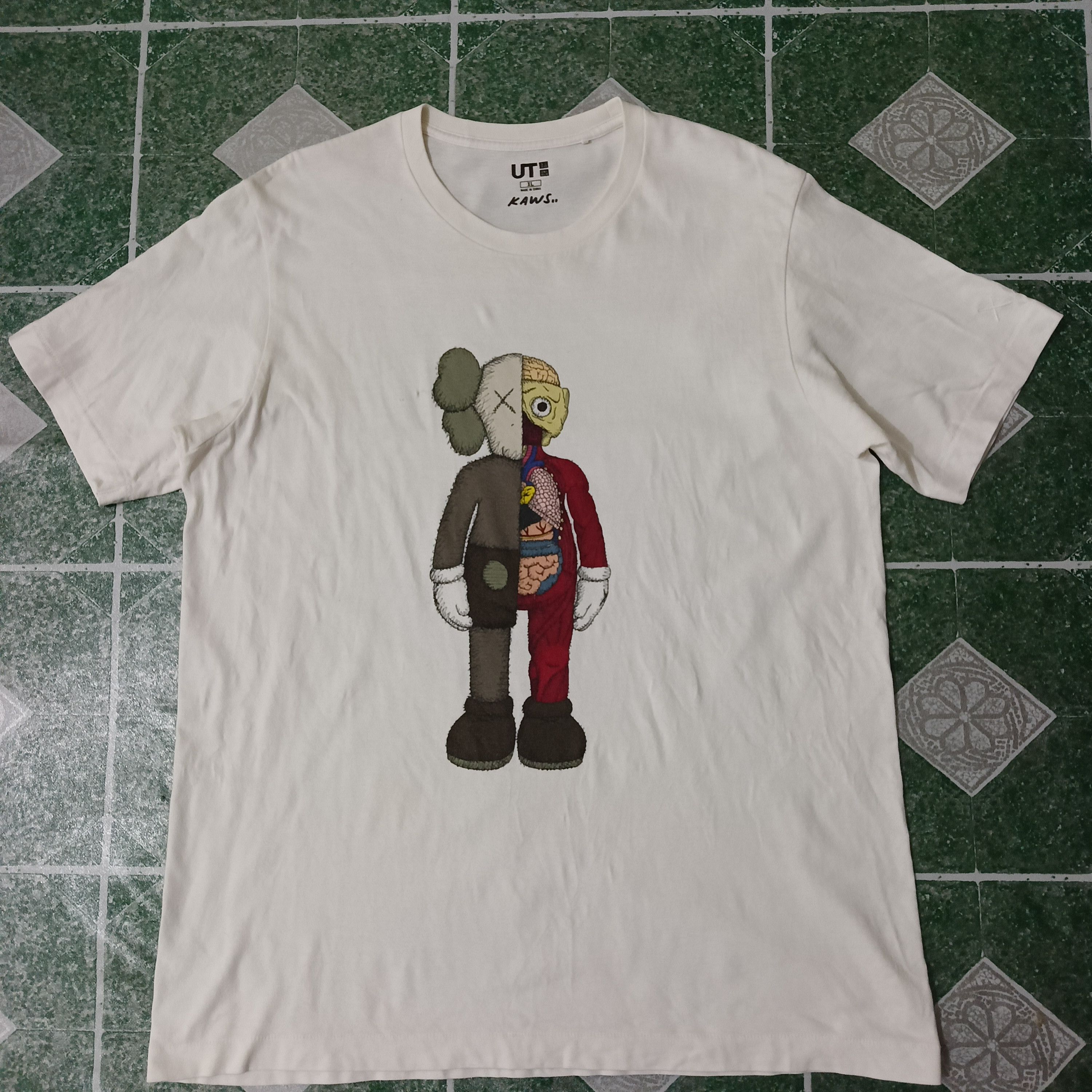 Kaws × Uniqlo Kaws Uniqlo flayed tee Size US XL / EU 56 / 4 - 1 Thumbnail