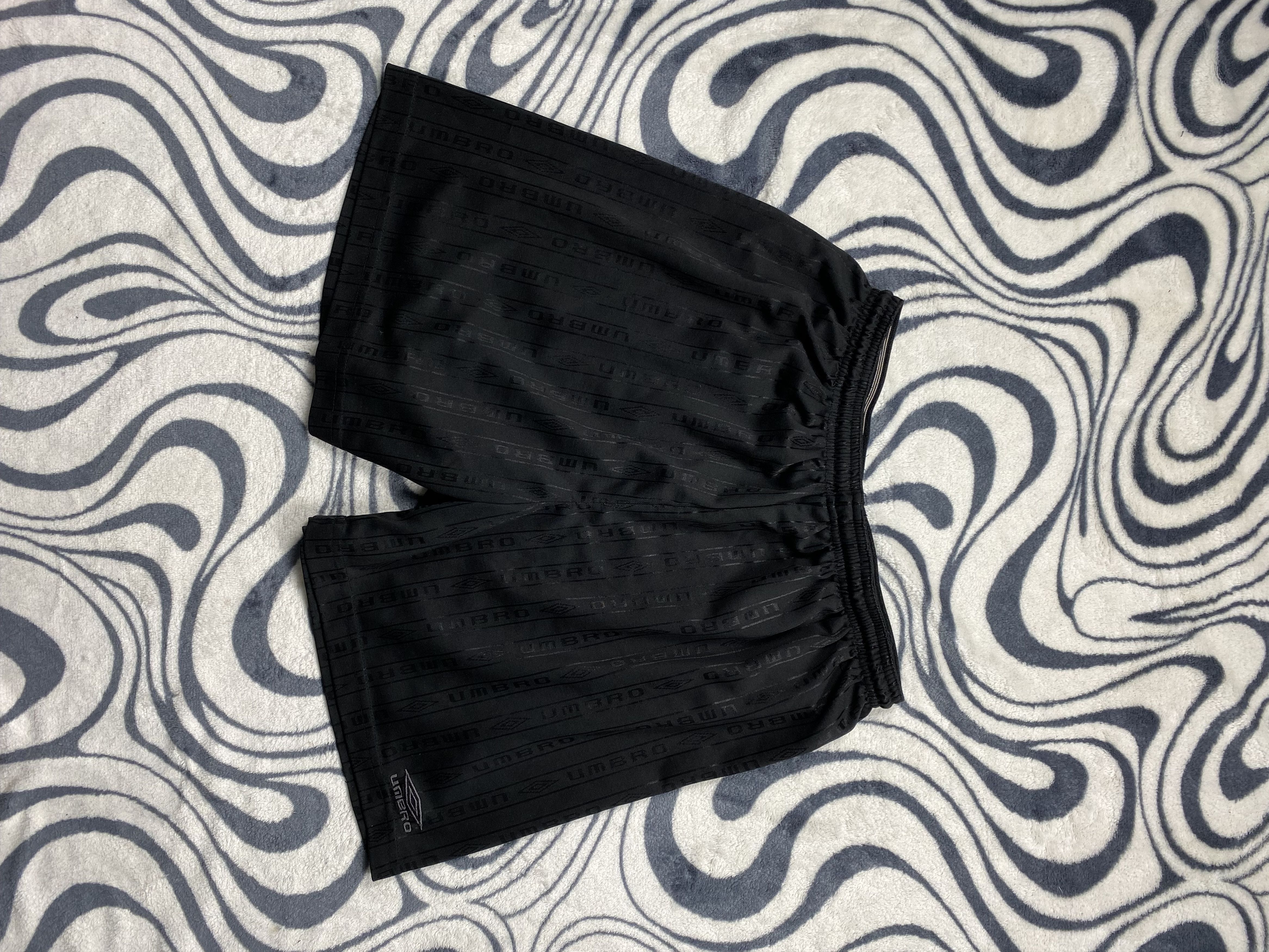 Umbro × Vintage Vintage Umbro Mens Shorts Dri Fit Y2K Size US 36 / EU 52 - 1 Thumbnail