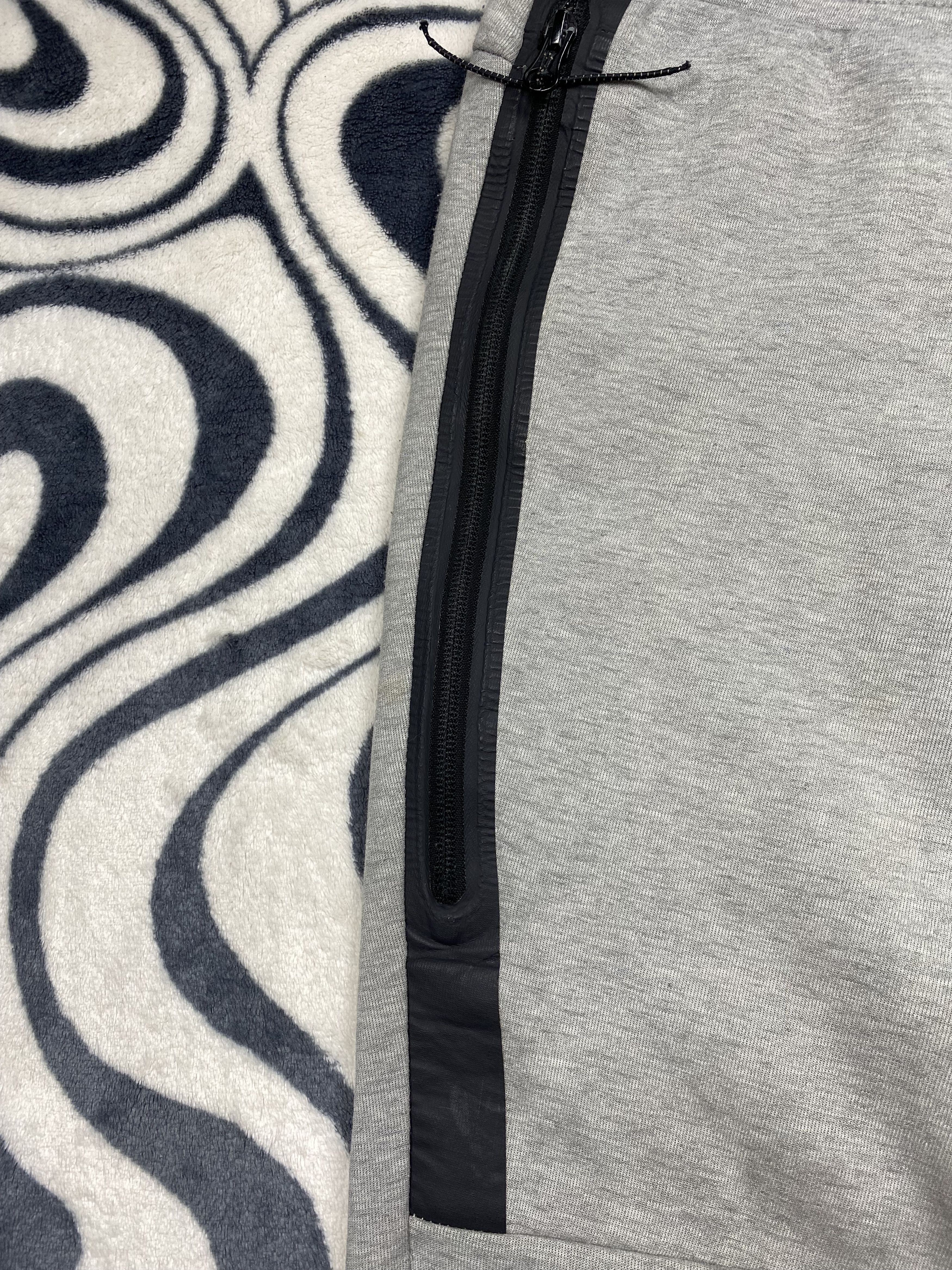 Nike Nike Tech Fleece Distressed Sweatpants Pants Jogger Thrashed Size US 30 / EU 46 - 5 Thumbnail
