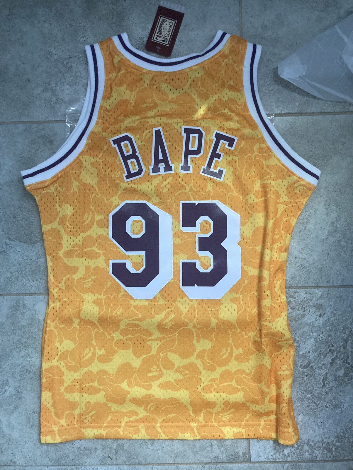 ミッチェルアンドネスコラボ　lakers ユニフォーム　bape ミッチェルアンドネスコラボ lakers ユニフォーム bape BAPE x