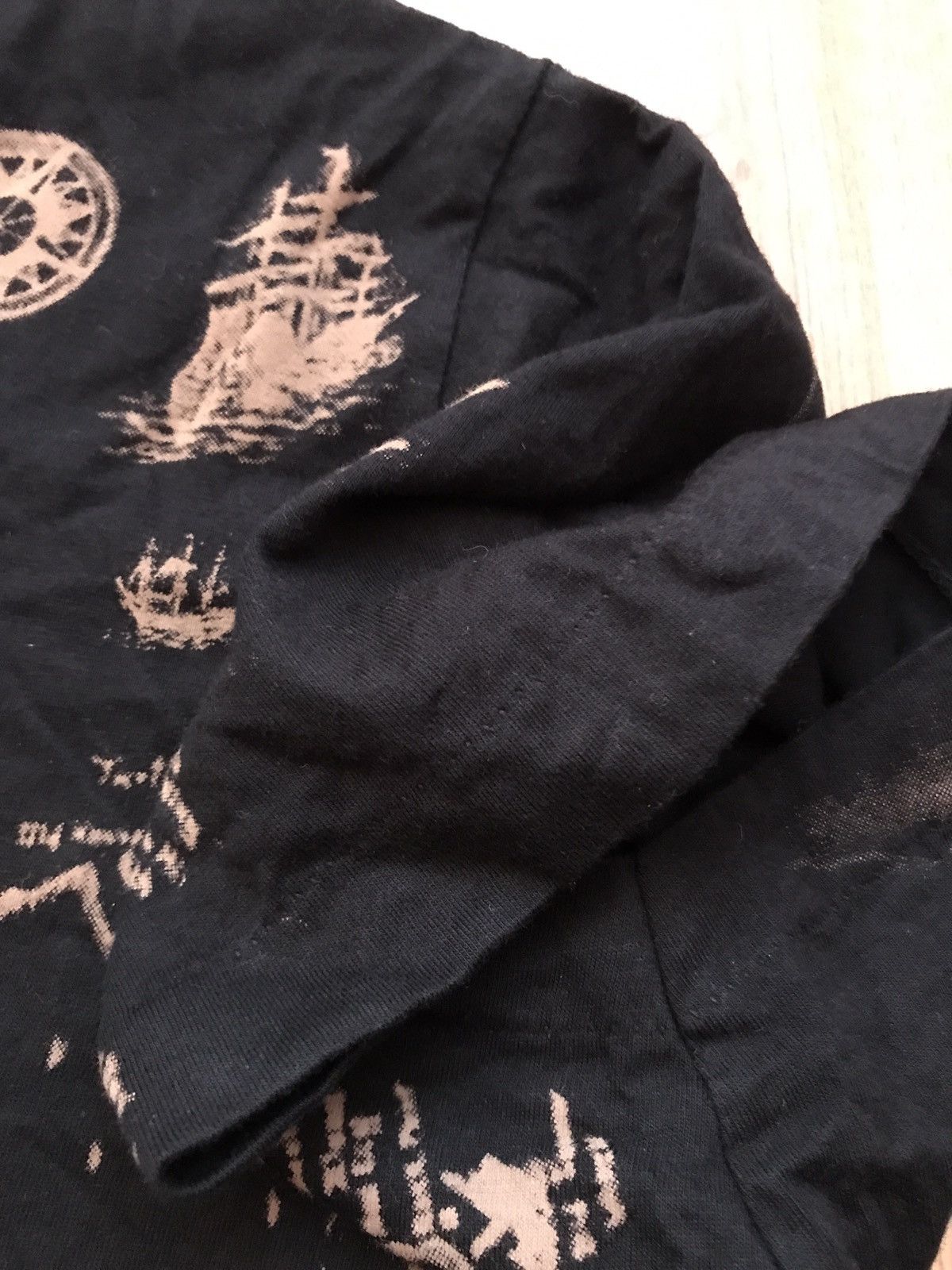 Other Vintage overprinted pirate motifs t shirt like liquid blue Size US L / EU 52-54 / 3 - 5 Thumbnail
