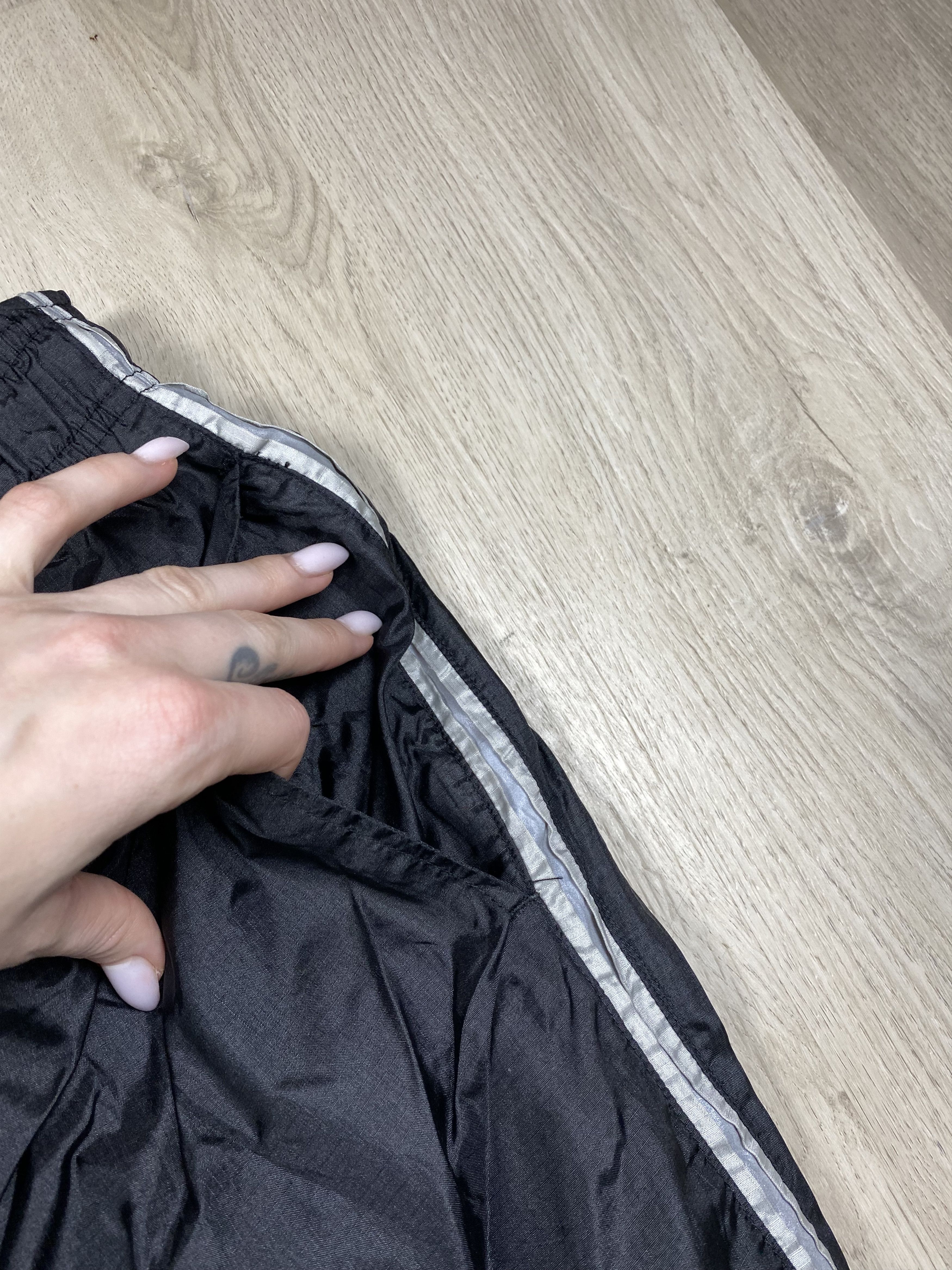 Tommy Hilfiger Tommy Hilfiger Vintage Mens Nylon Pants Y2K Drill style Size US 32 / EU 48 - 2 Thumbnail